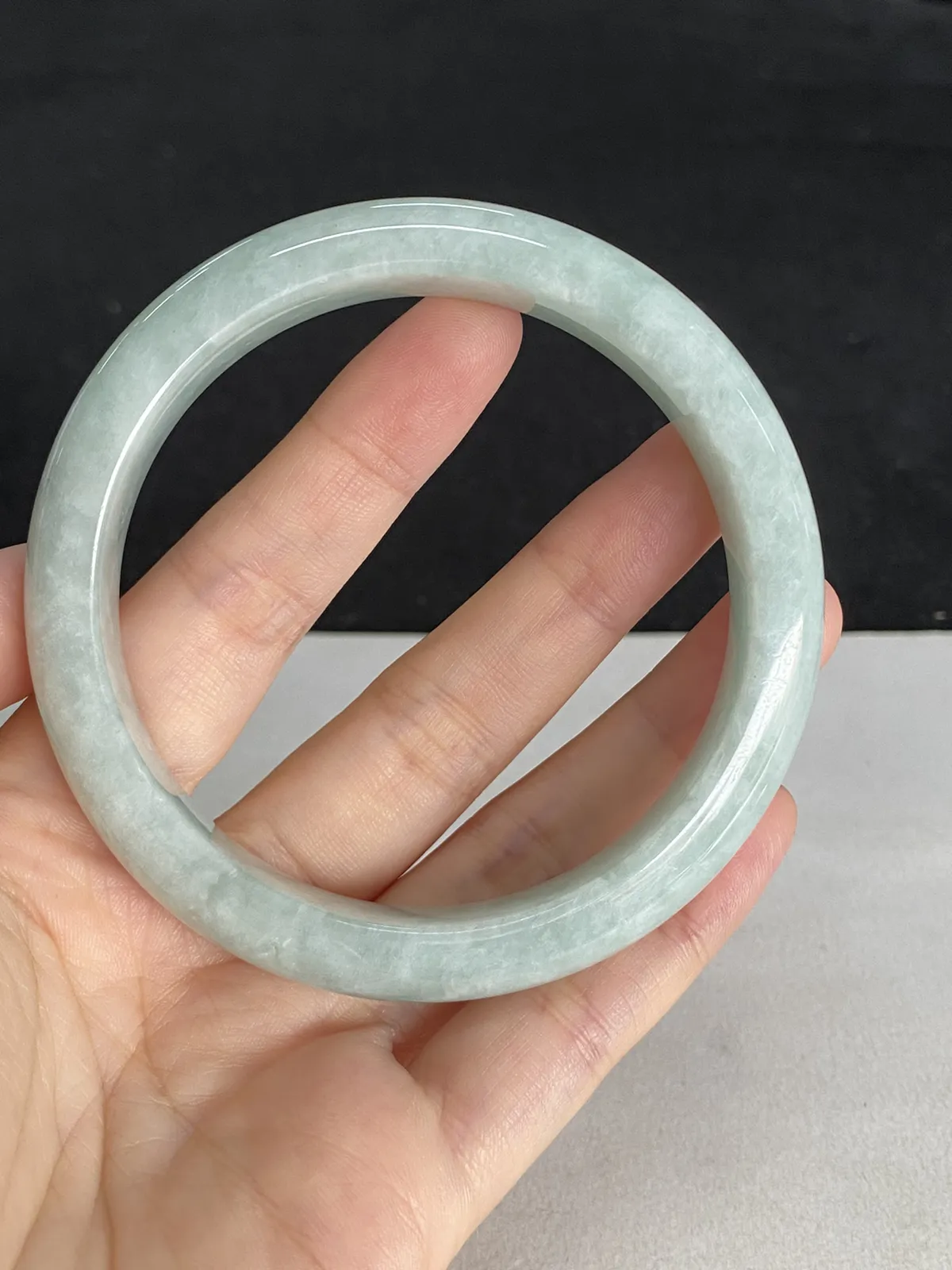 正圈60.4圈口，翡翠豆种白色手镯