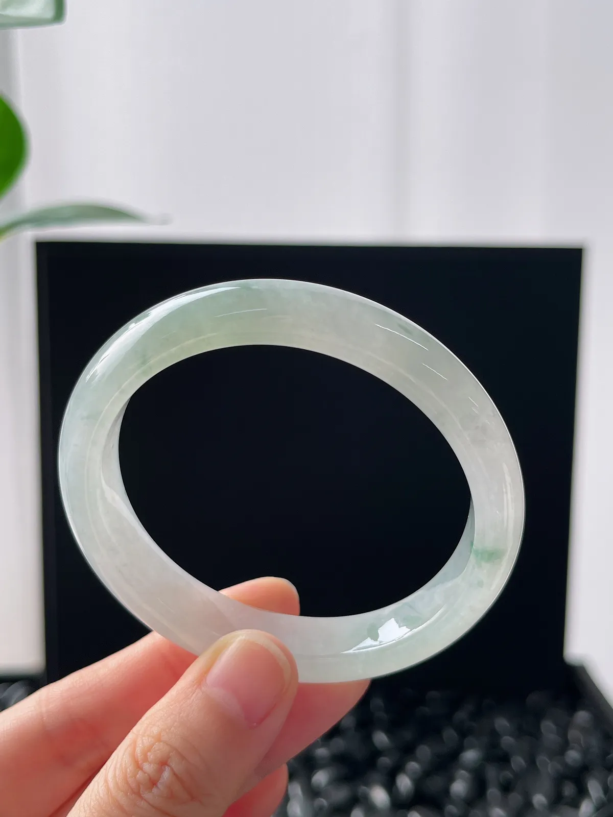 贵妃镯54圈口，翡翠冰糯种飘花手镯