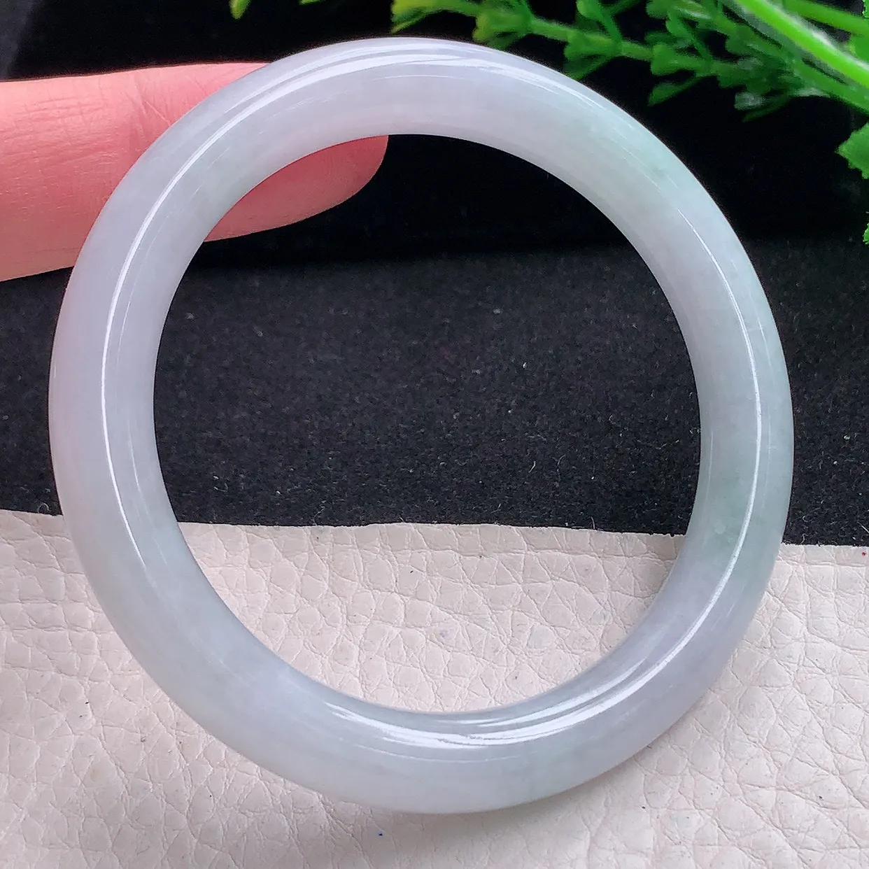 n小圈口52*8.5美人镯 天然缅甸翡翠a货清新秀气圆条珠宝玉手镯