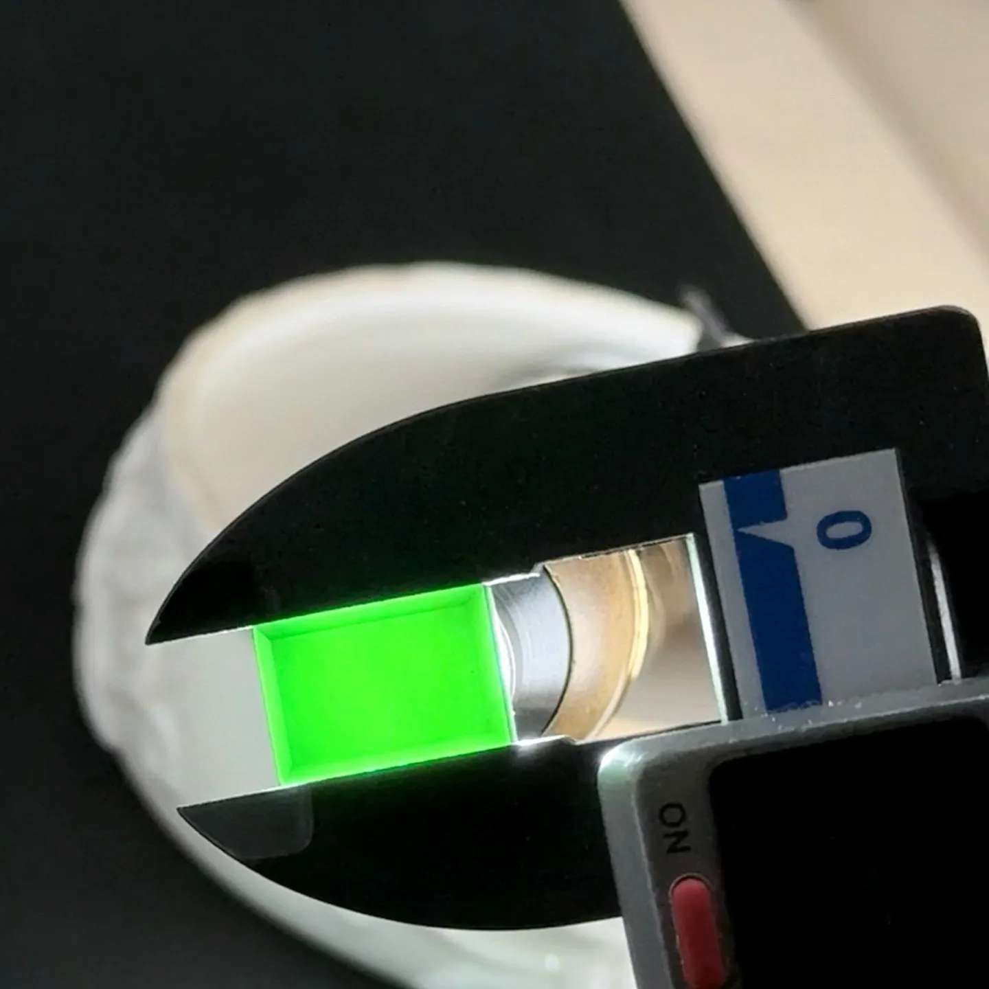 墨翠长方戒面裸石一枚 种好色正 黑度极好 打灯通透 油性十足