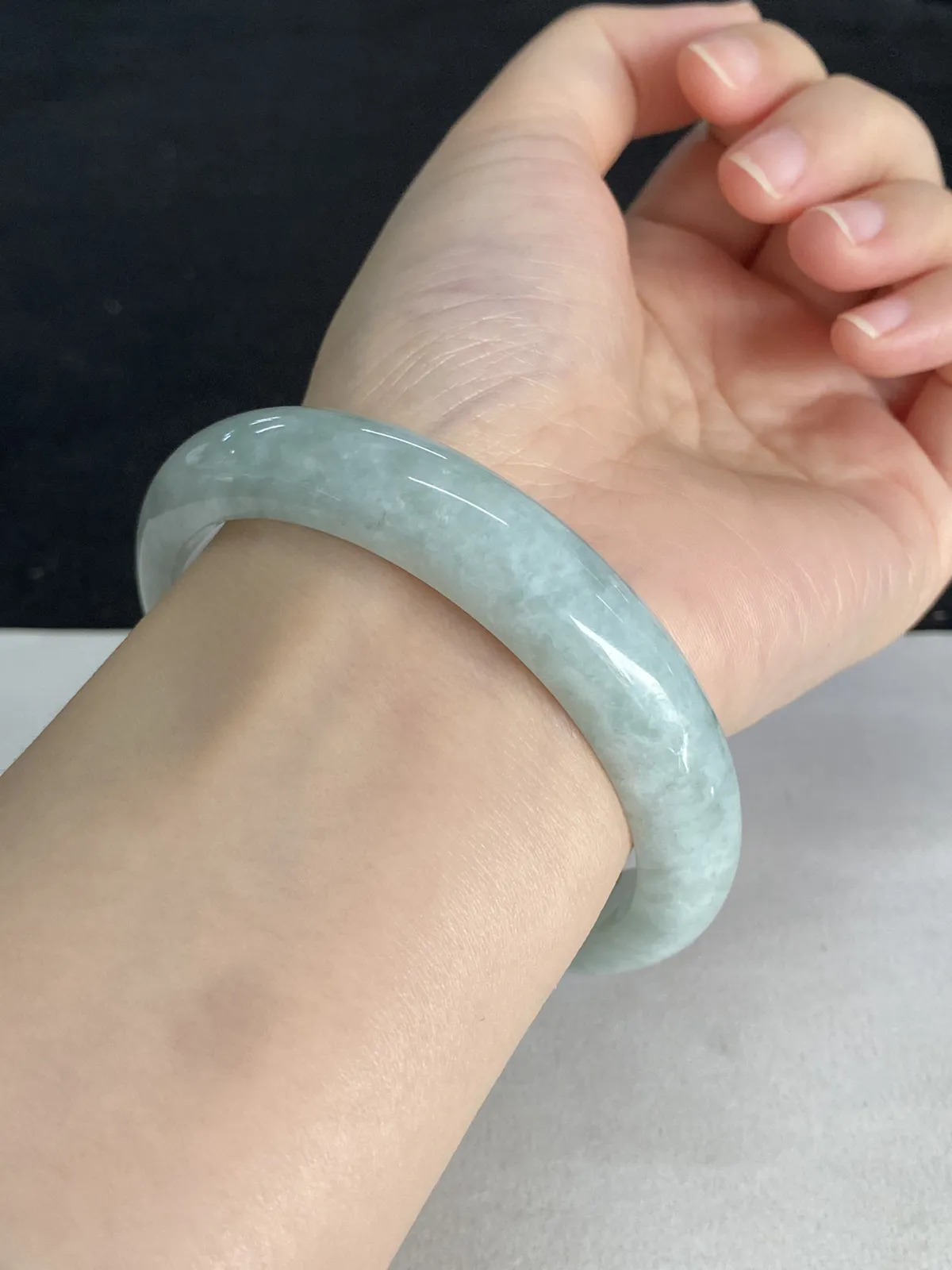 正圈60.4圈口，翡翠豆种白色手镯
