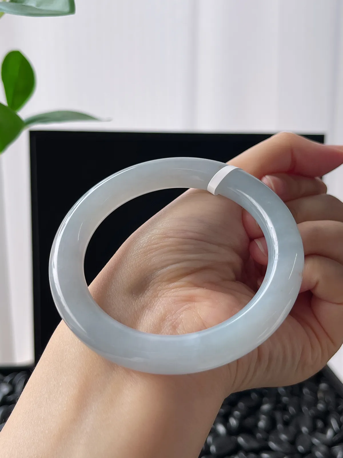 圆镯55.8圈口，翡翠手镯