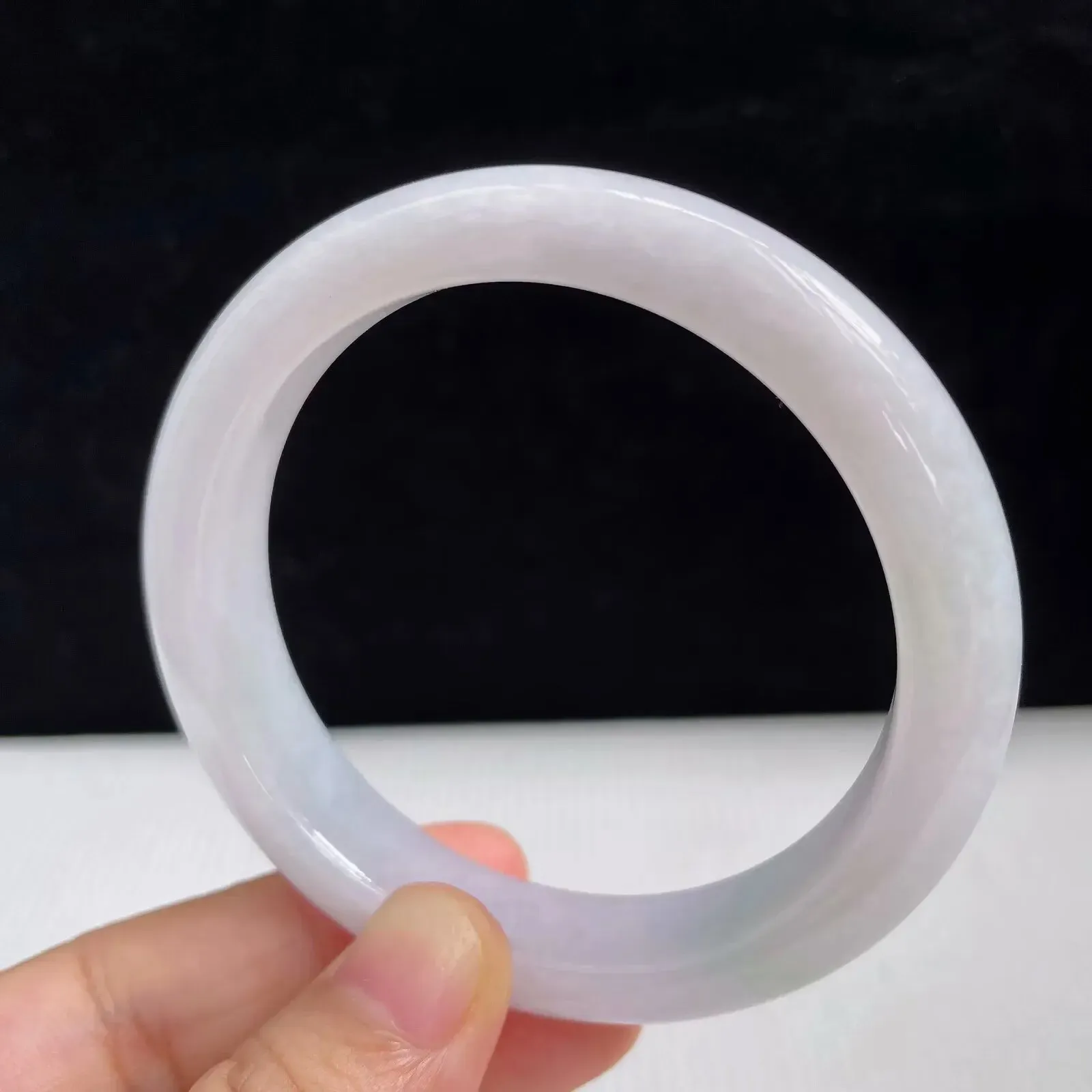 自然光拍摄天然翡翠A货淡紫好种水54mm手镯 47.27克