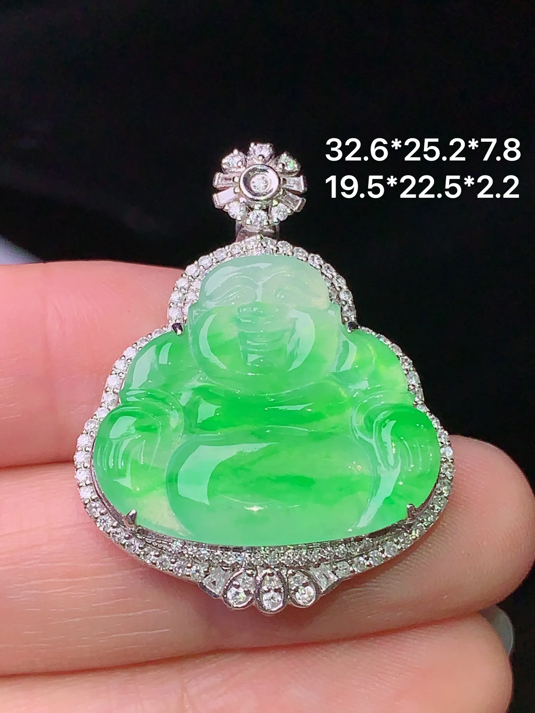 18k金钻镶嵌翠绿佛公吊坠 玉质细腻 色泽艳丽 水润亮眼  整体尺寸32.6*25.2*7.8