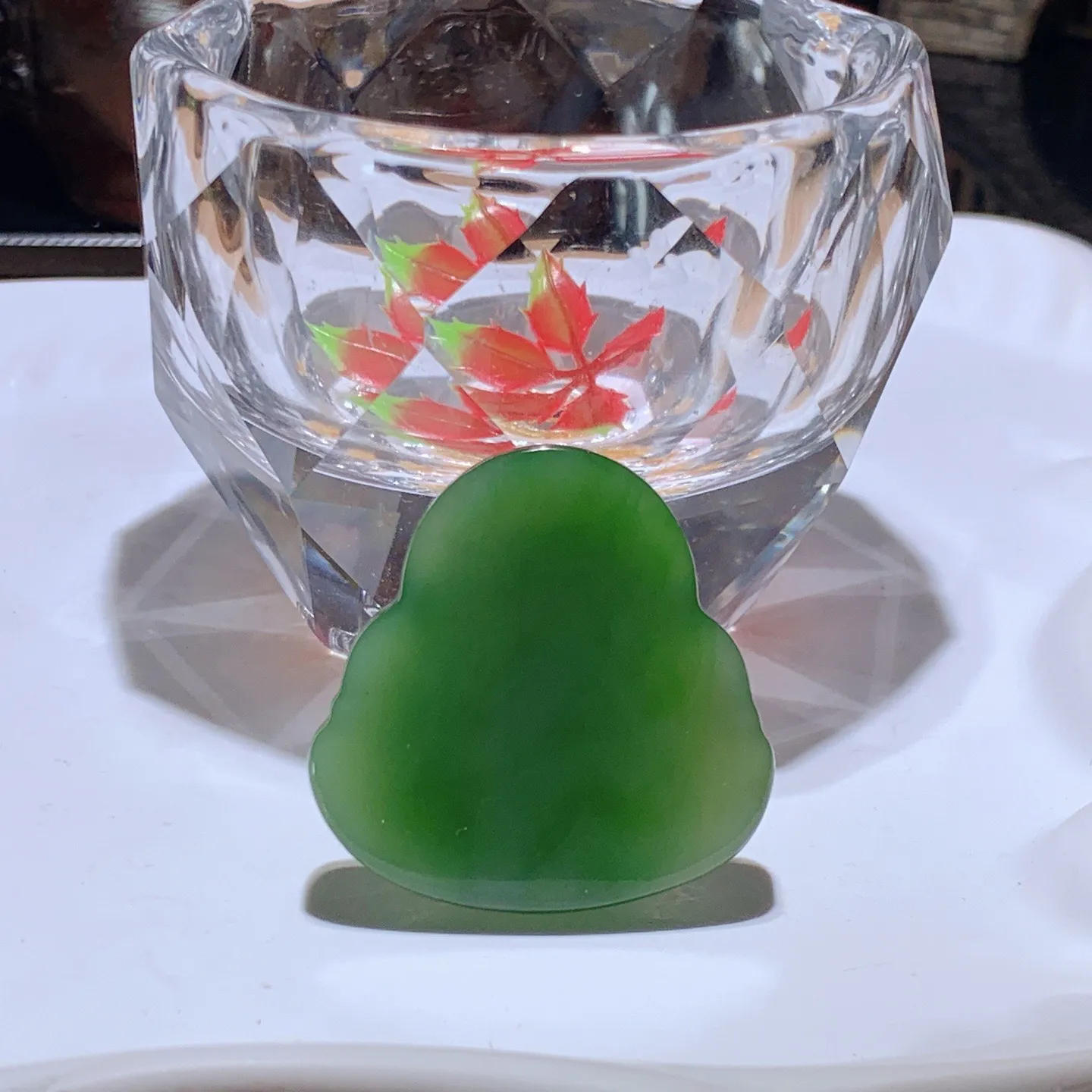 和田玉阳绿俄罗斯碧玉佛引福来挂件。尺寸32/31/10重14.6克 无裂无杂 玉质细腻油润 底色纯净 脂粉好，品质好。lt251029