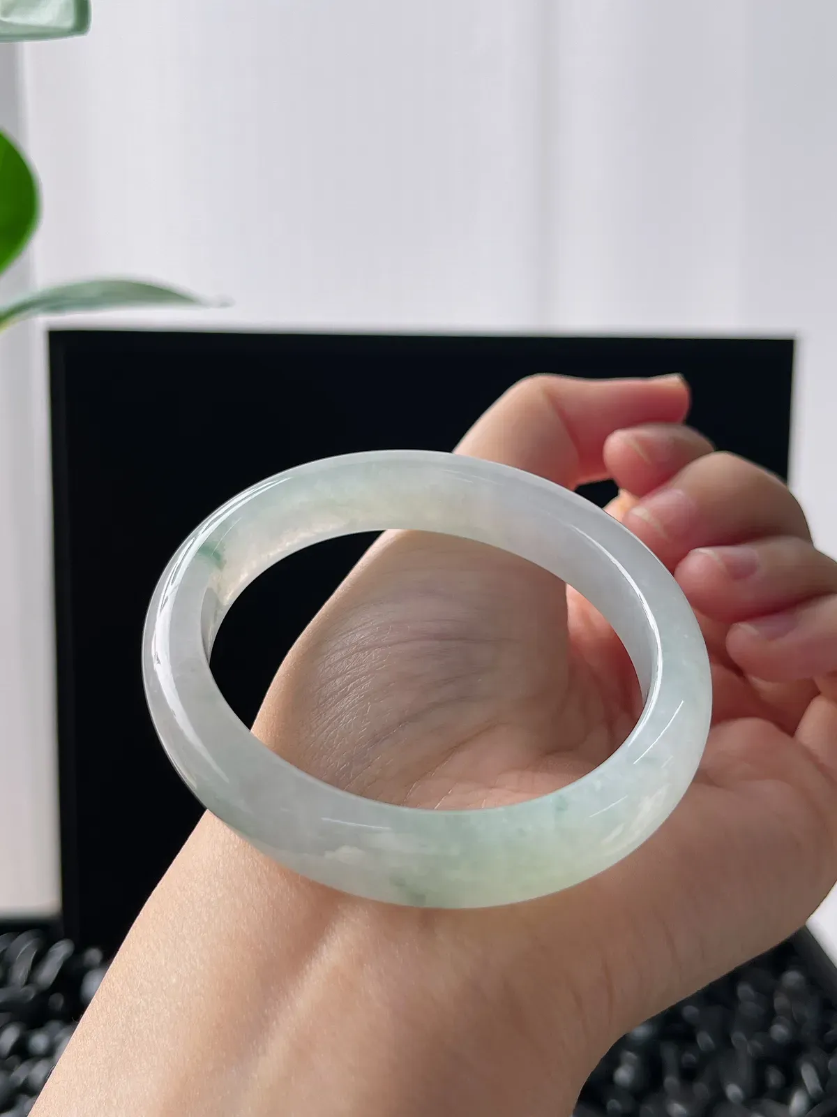 贵妃镯54圈口，翡翠冰糯种飘花手镯