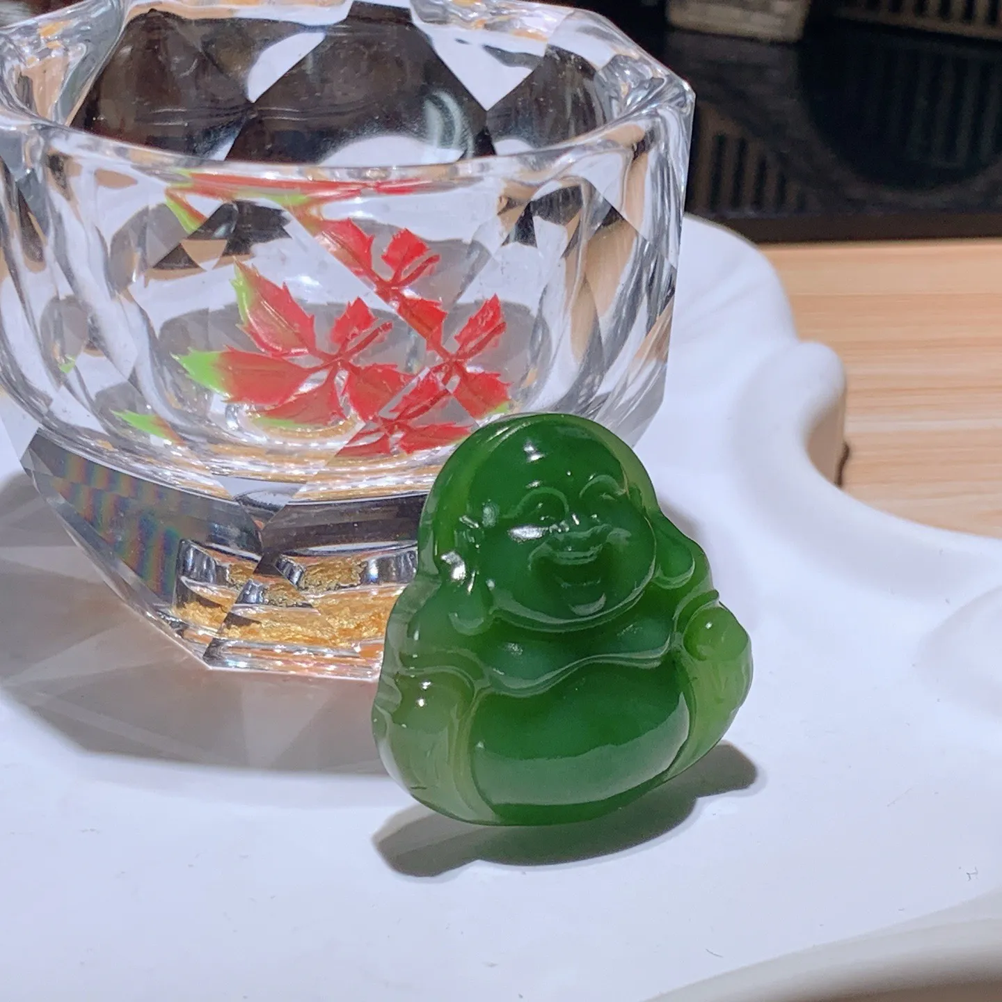 和田玉阳绿俄罗斯碧玉佛引福来挂件。尺寸32/31/10重14.6克 无裂无杂 玉质细腻油润 底色纯净 脂粉好，品质好。lt251029