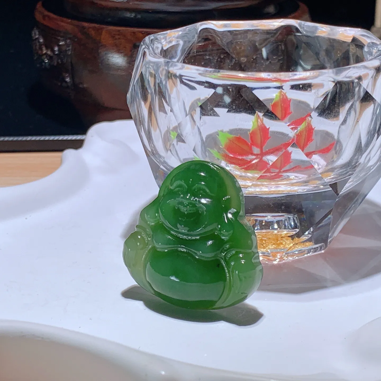 和田玉阳绿俄罗斯碧玉佛引福来挂件。尺寸32/31/10重14.6克 无裂无杂 玉质细腻油润 底色纯净