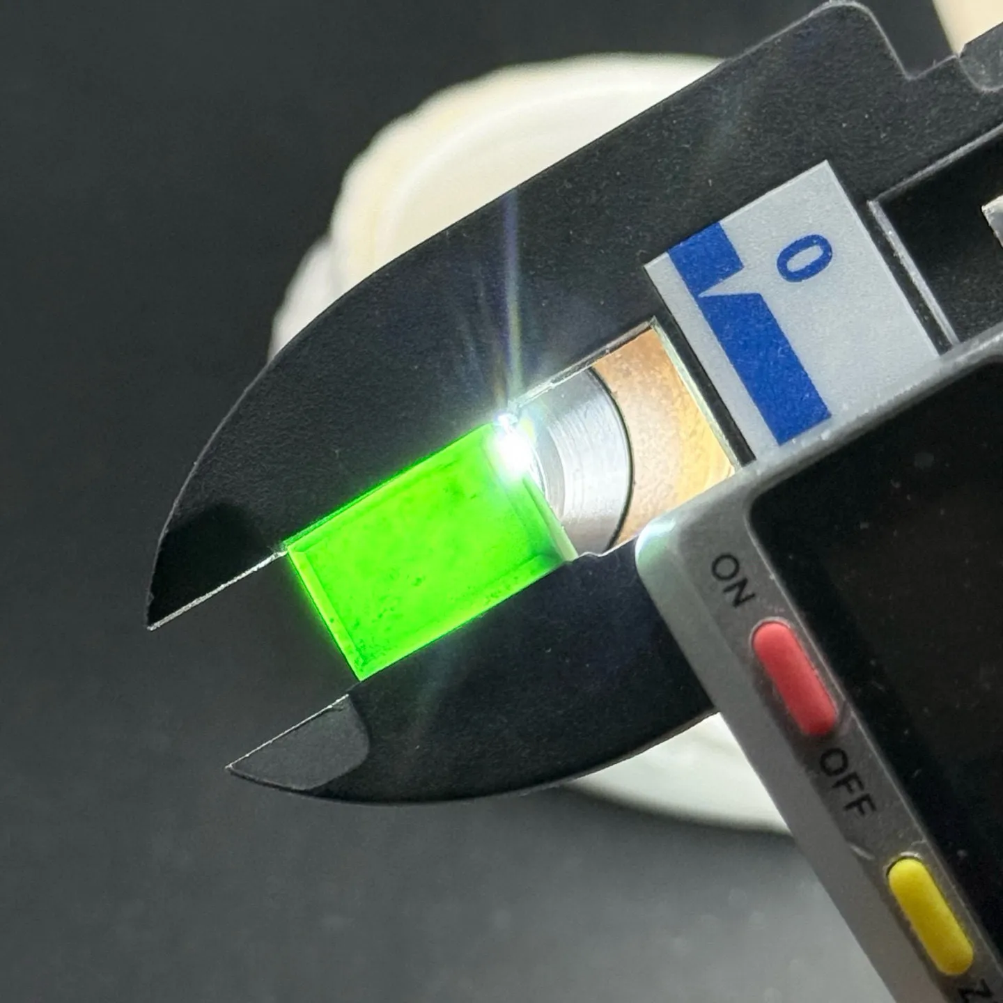 精品墨翠长方戒面 种好色正 黑度极好 打灯通透 油性十足 尺寸12.4