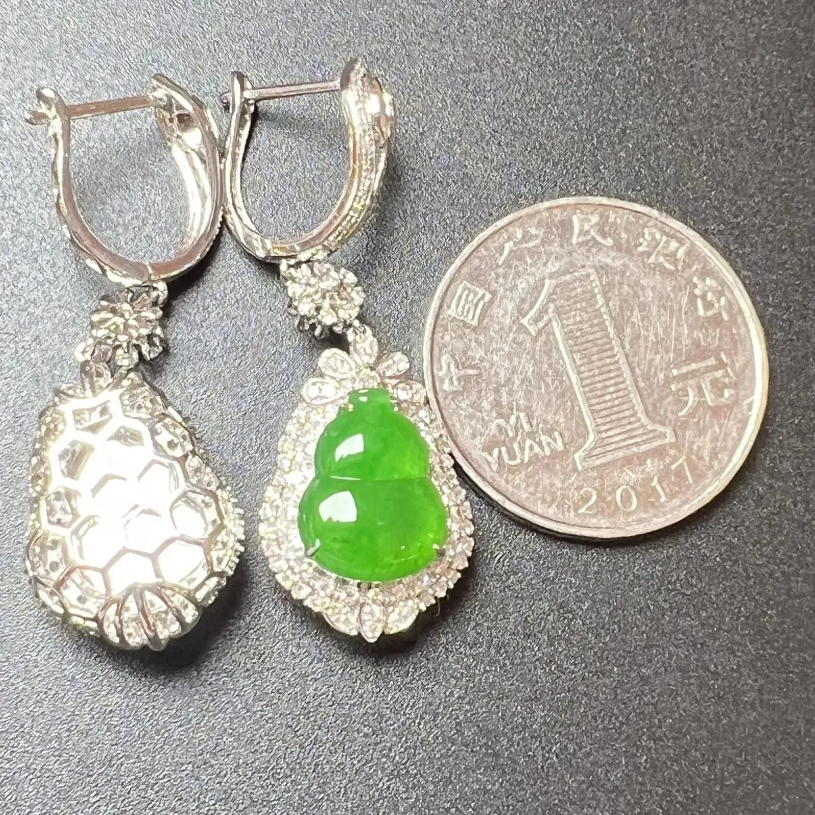 满色葫芦耳坠整体尺寸41.3*14.5*9.3 /裸石尺寸12.7*9.8*2.8