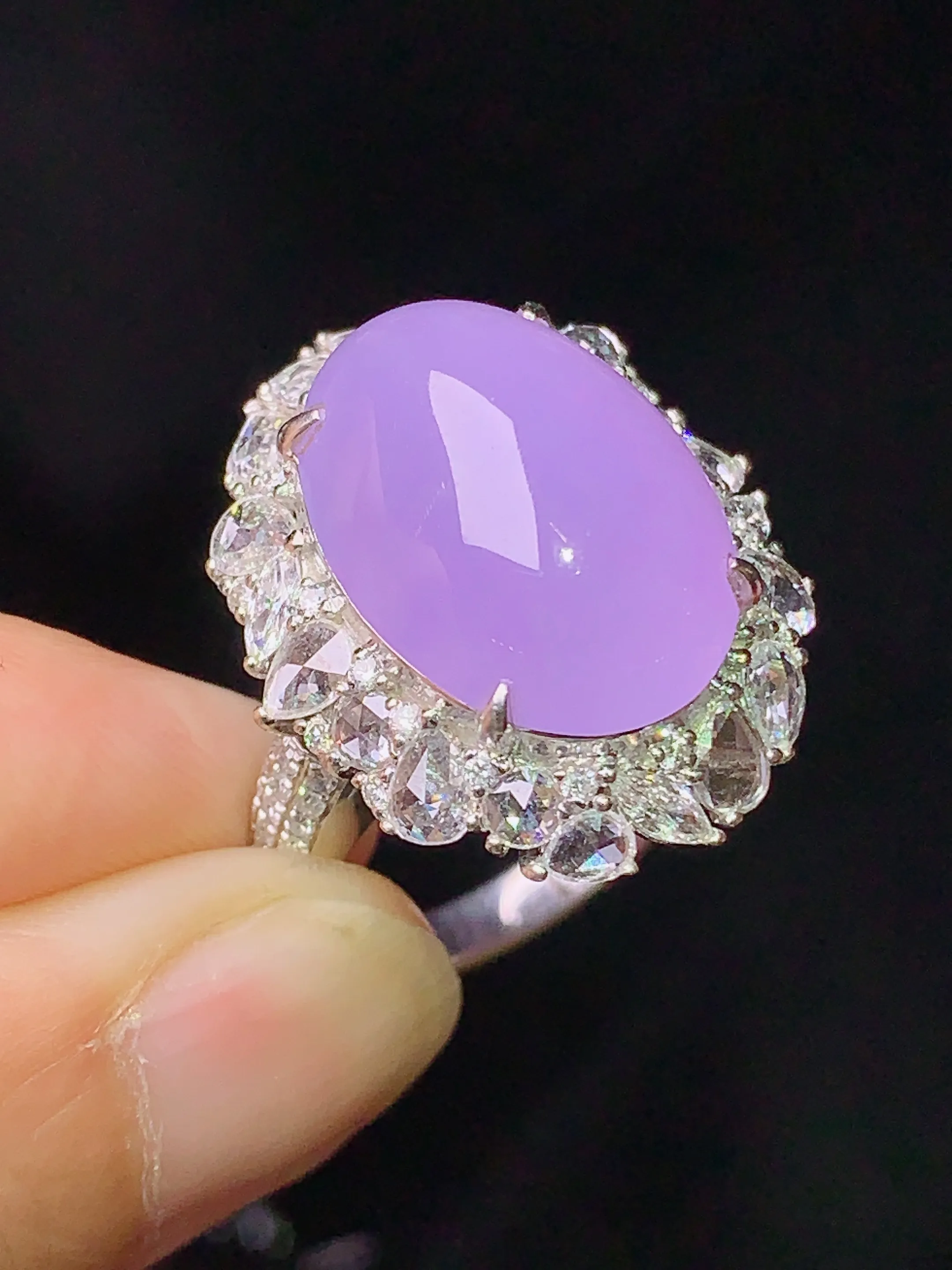 18k金钻镶嵌紫罗兰蛋面戒指 玉质细腻 色泽艳丽 水润亮眼  圈口14.5 整体尺寸30.3*19.