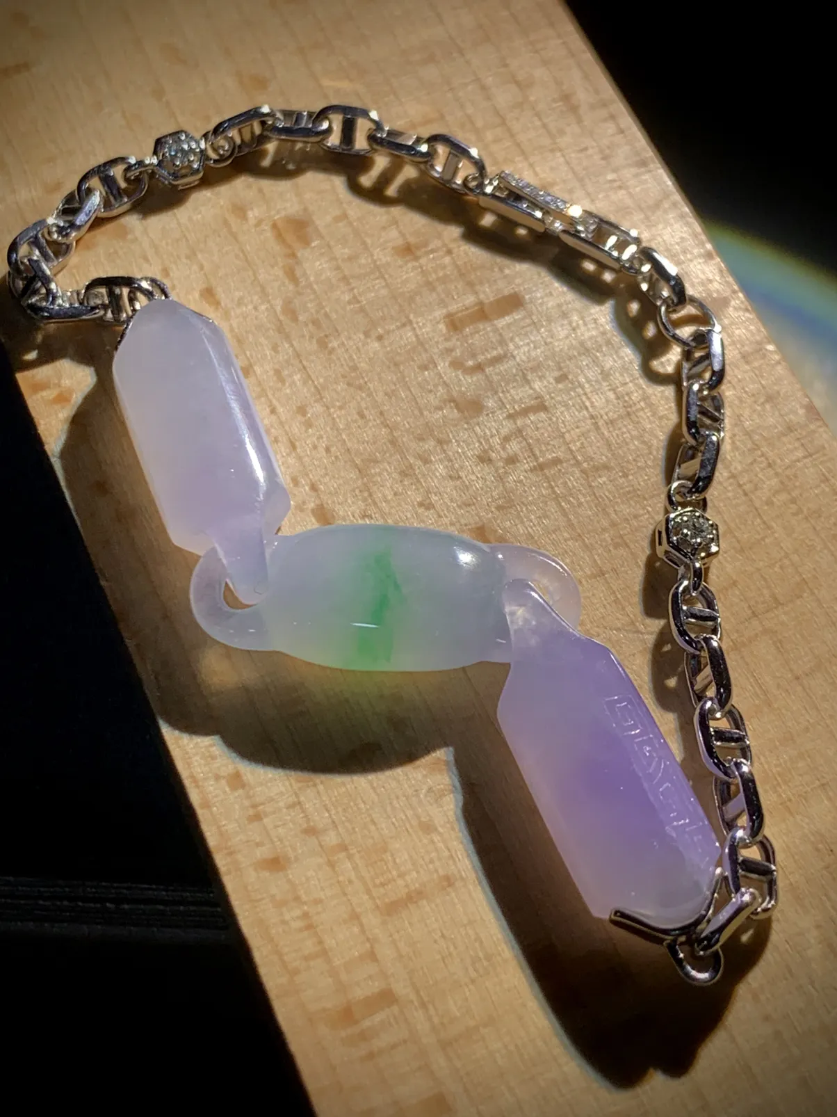 手链，裸石整体尺寸约60-9.6-5.2mm，
18K金，南非钻，总长约160mm