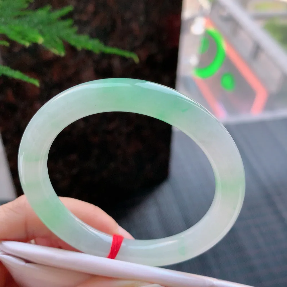 圆条冰阳绿 无瑕 尺寸:52.4/8.2 色好