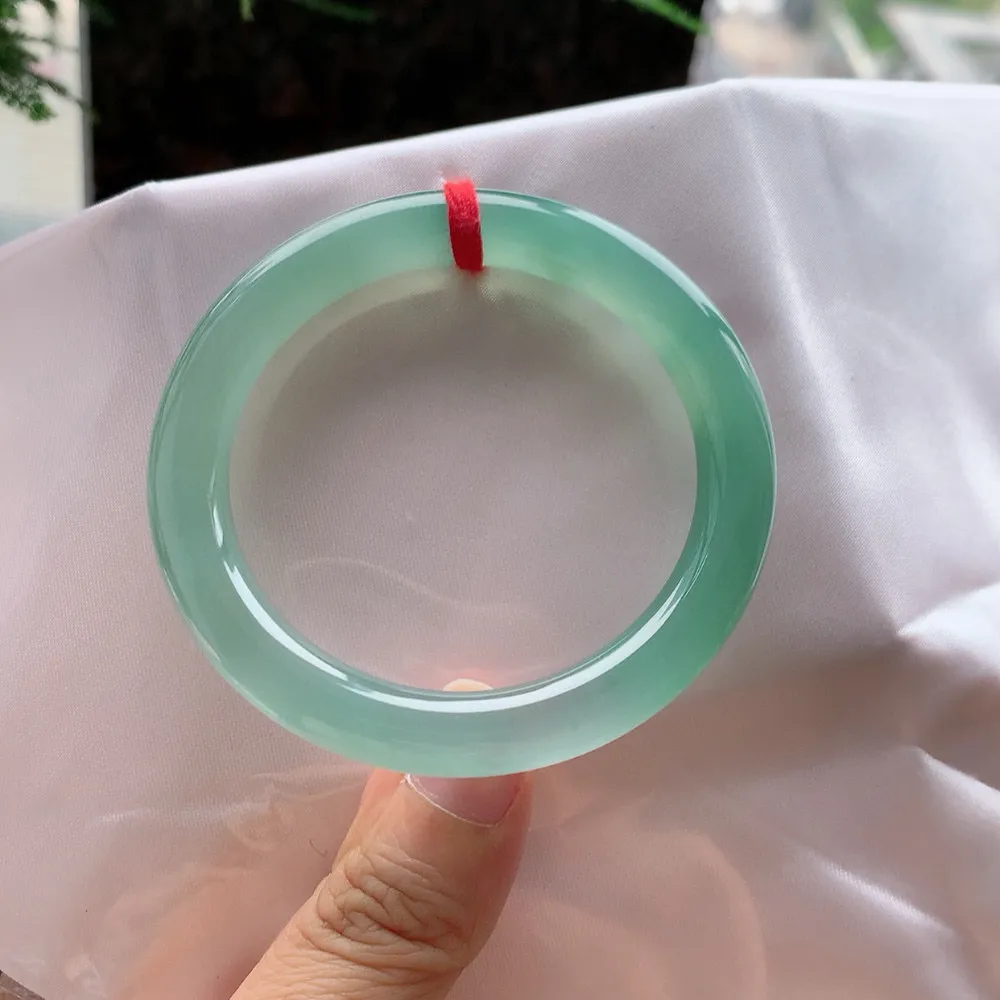 圆条冰玻绿 无瑕 尺寸:52.1/8.6 种色俱佳