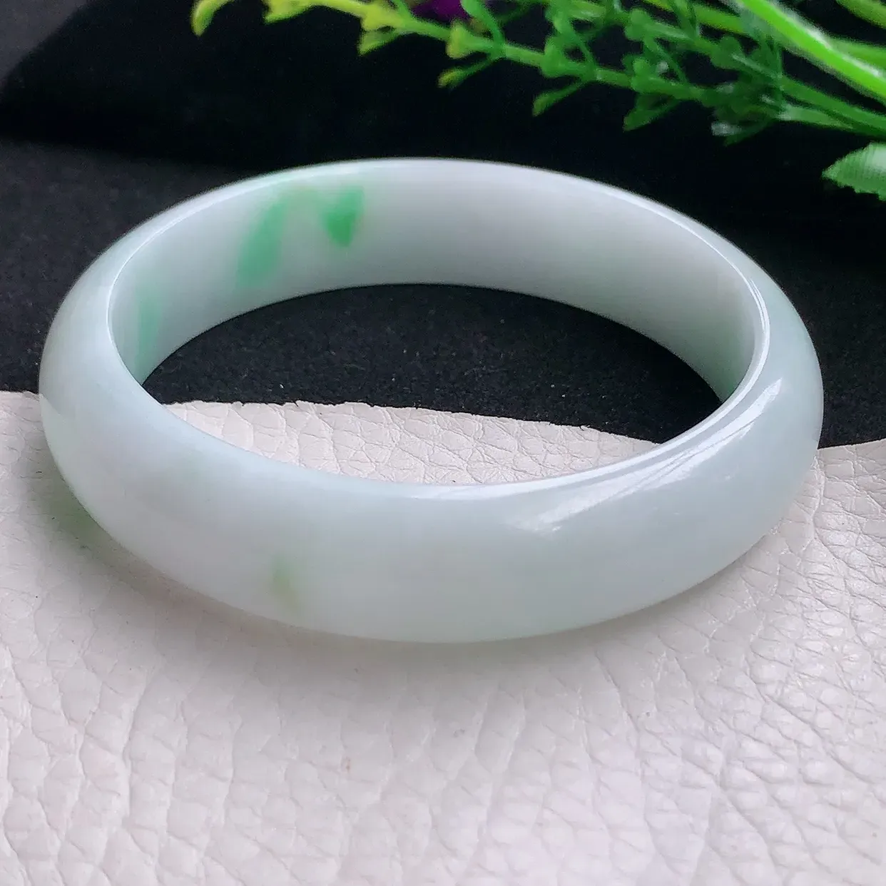 jm自然光57*13.7*7平安镯 天然缅甸翡翠a货飘绿宽边珠宝玉手镯