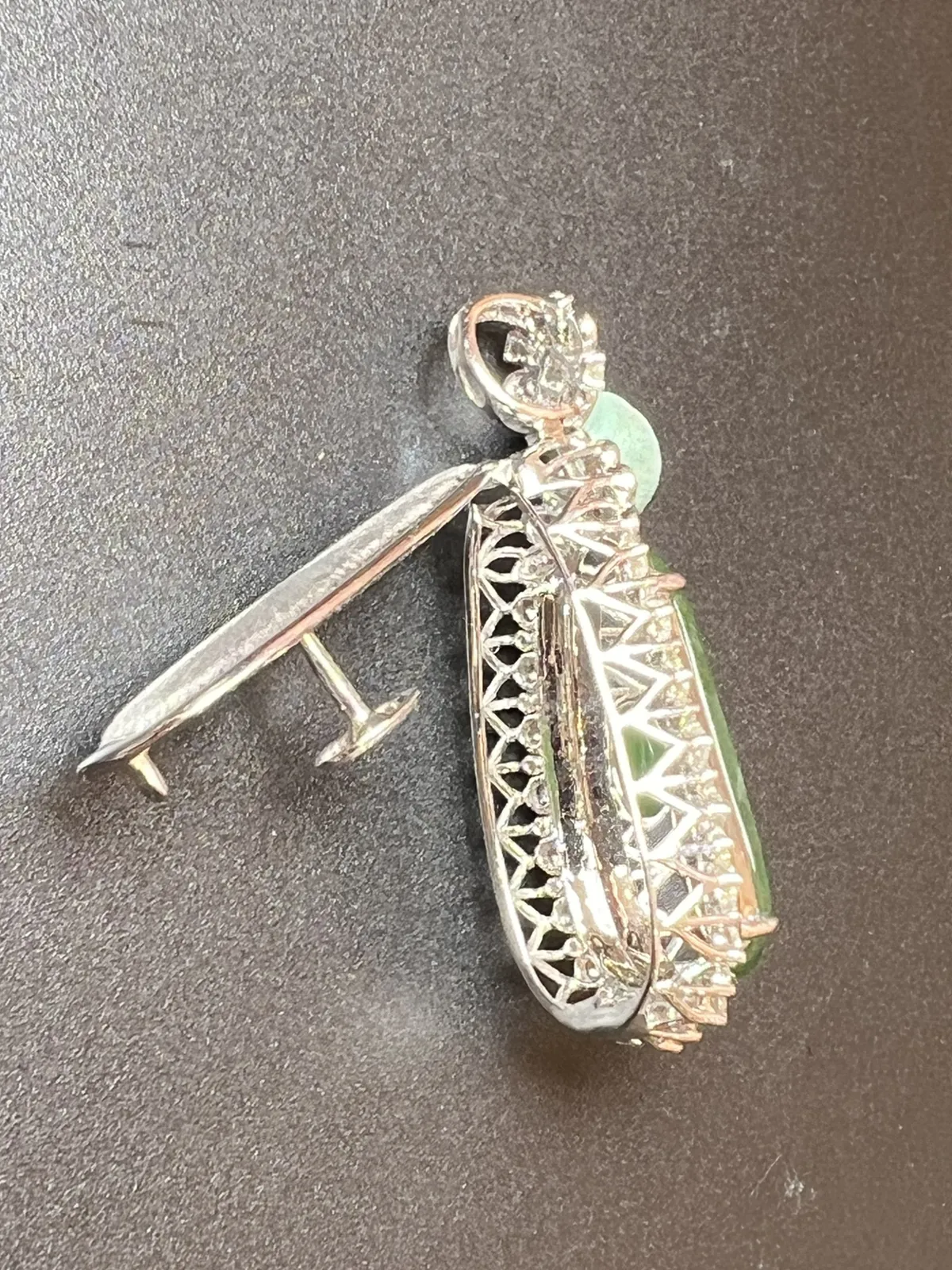 满绿福豆种好，饱满，整体尺寸37.8*14.6*12.2 裸石尺寸22.1*8.9*4.2