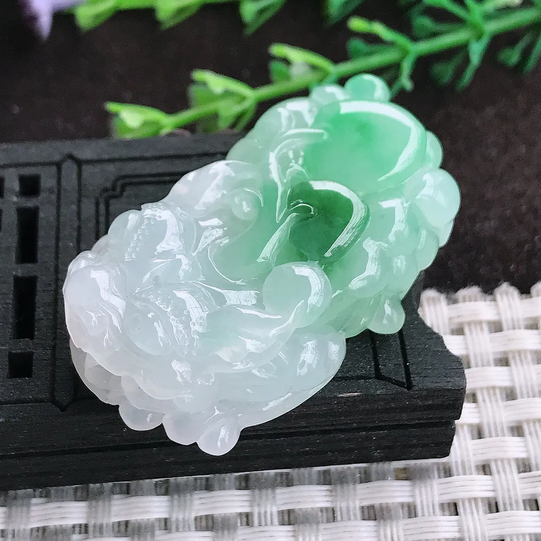 自然光43/25/14老坑冰胶水灵飘阳绿招财貔貅吊坠翡翠玉坠挂件