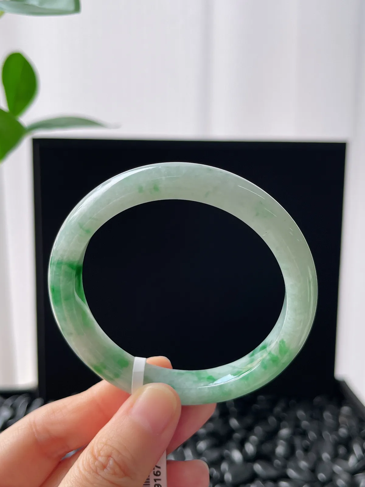 正圈55圈口，翡翠糯化种飘绿手镯