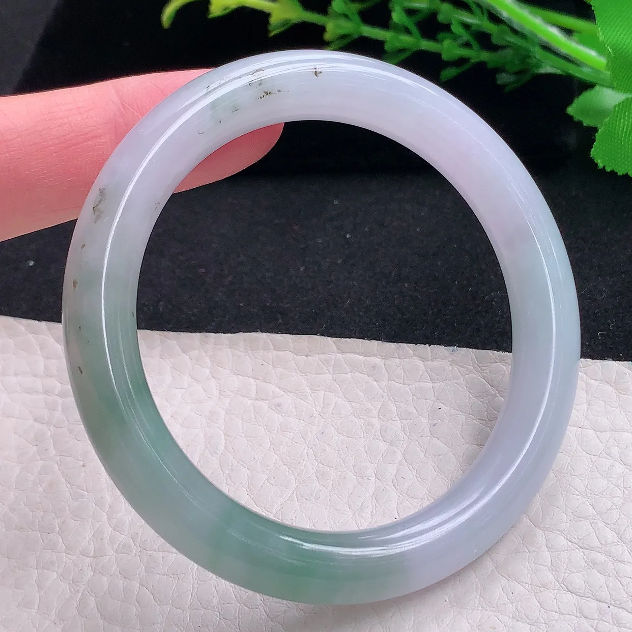 z自然光54*9.3*9美人镯 天然缅甸翡翠a货飘花秀气圆条珠宝玉手镯