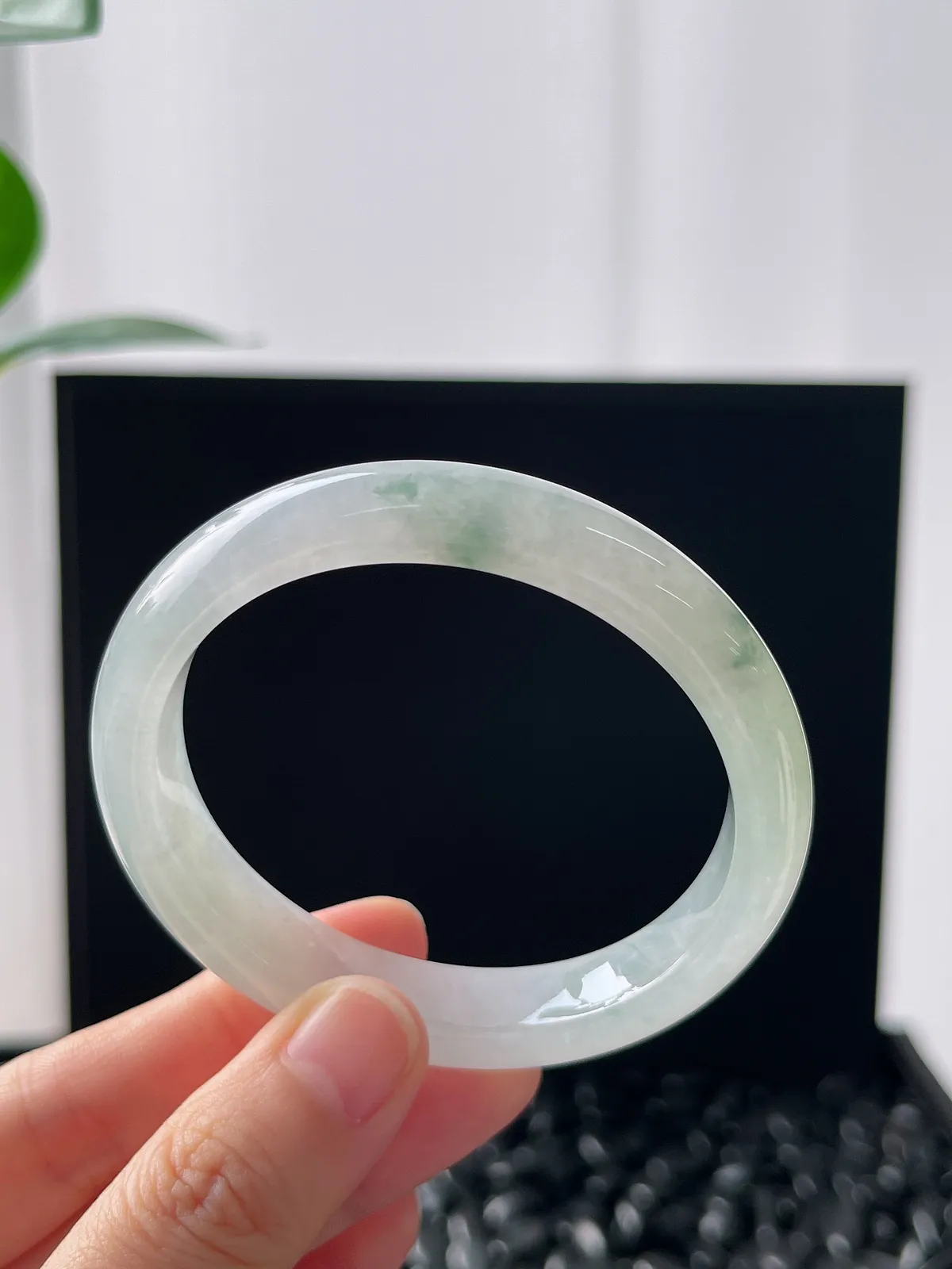 贵妃镯54圈口，翡翠冰糯种飘花手镯