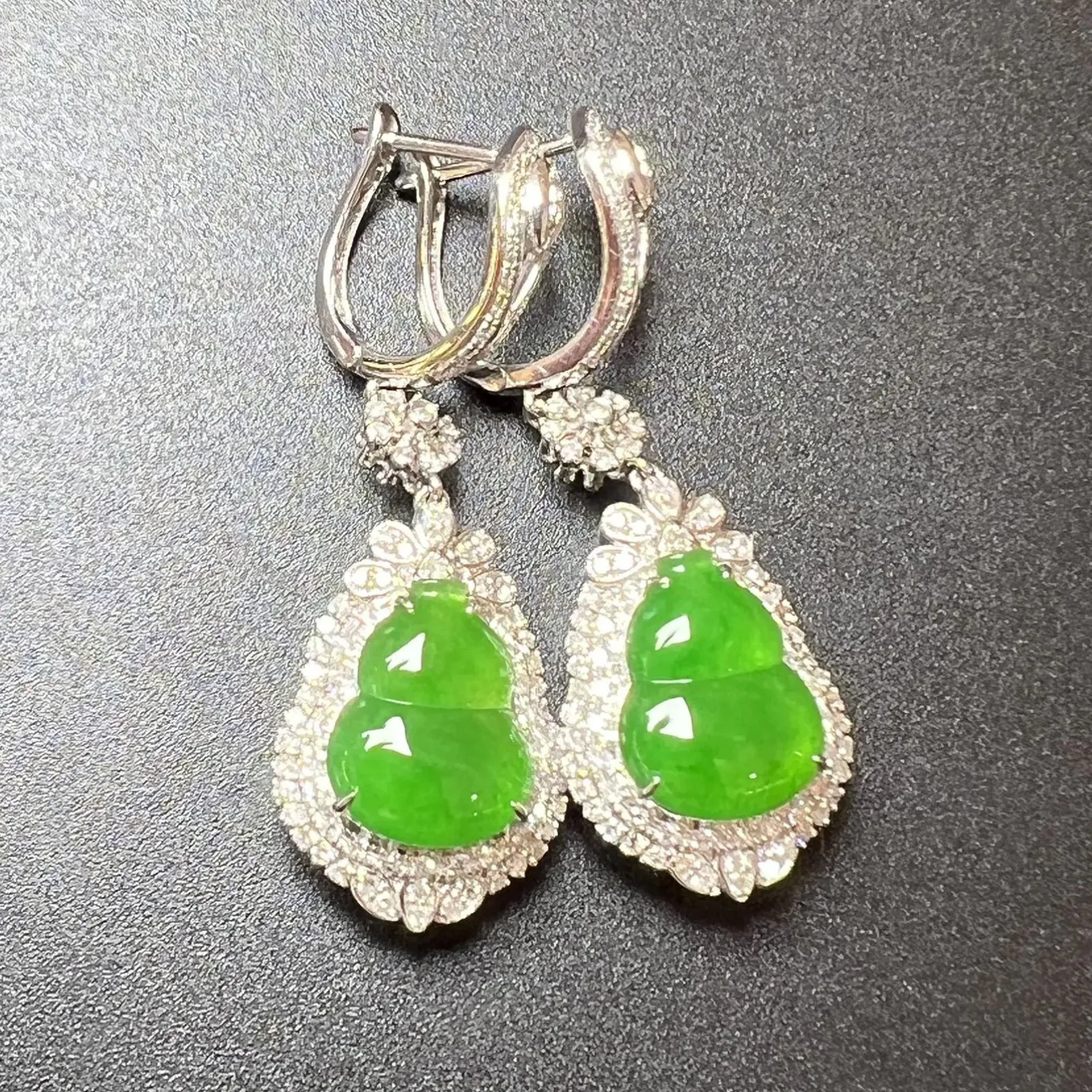 满色葫芦耳坠整体尺寸41.3*14.5*9.3 /裸石尺寸12.7*9.8*2.8