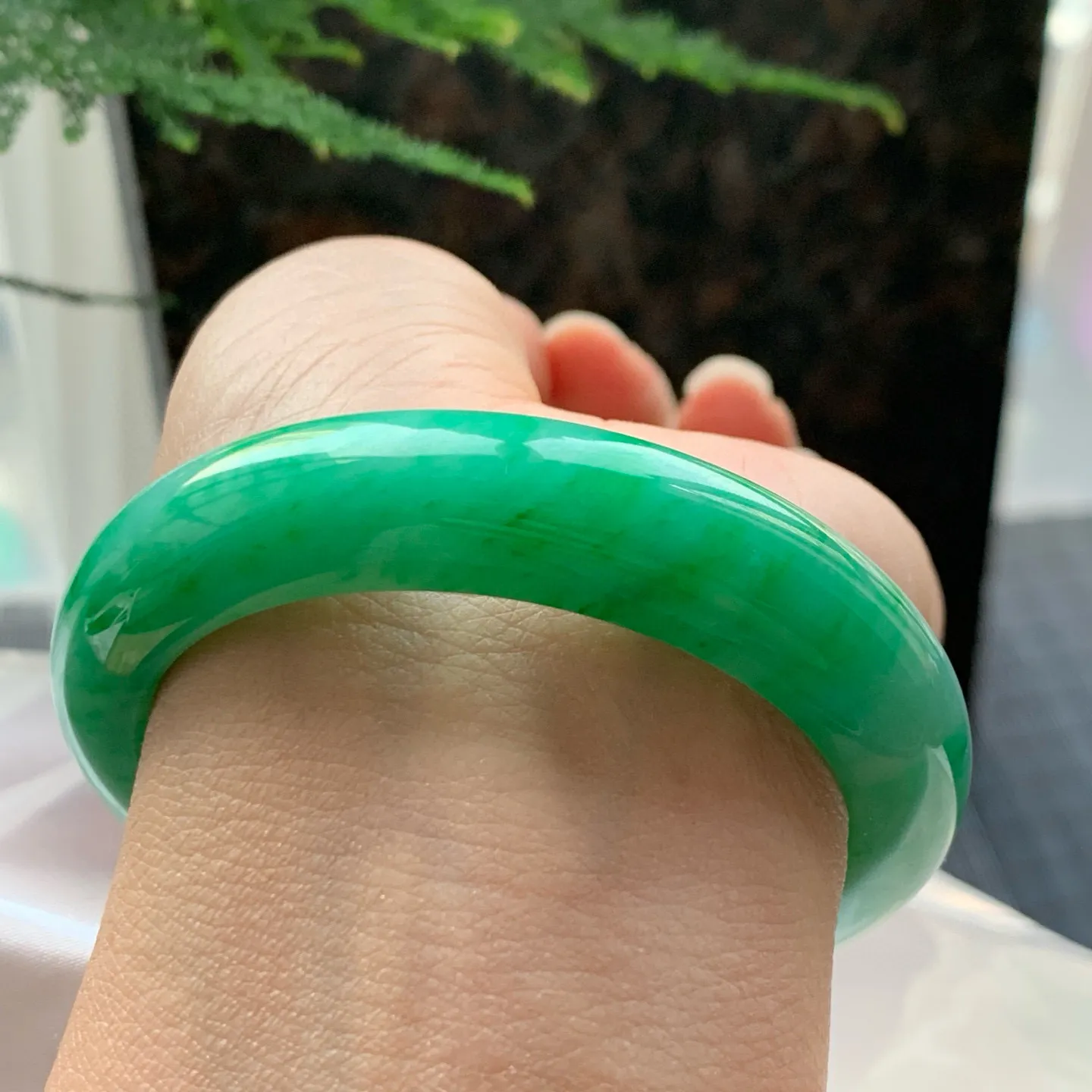 正圈满绿 无瑕 尺寸:52.2/12.4/8.7 满色