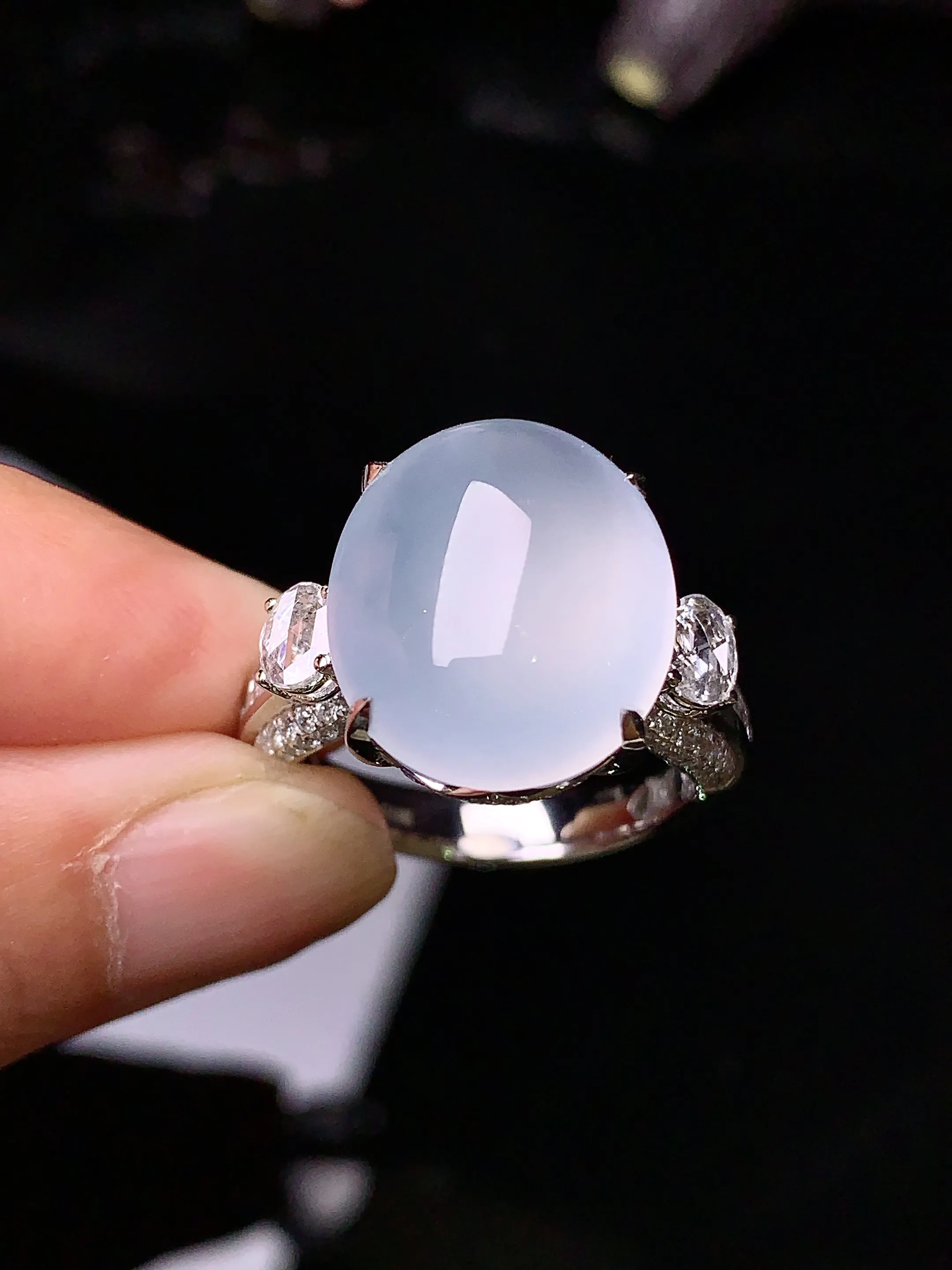 18k金钻镶嵌冰种蛋面戒指 玉质细腻 色泽艳丽 水润亮眼  圈15 整体尺寸15.7*13.3*6.