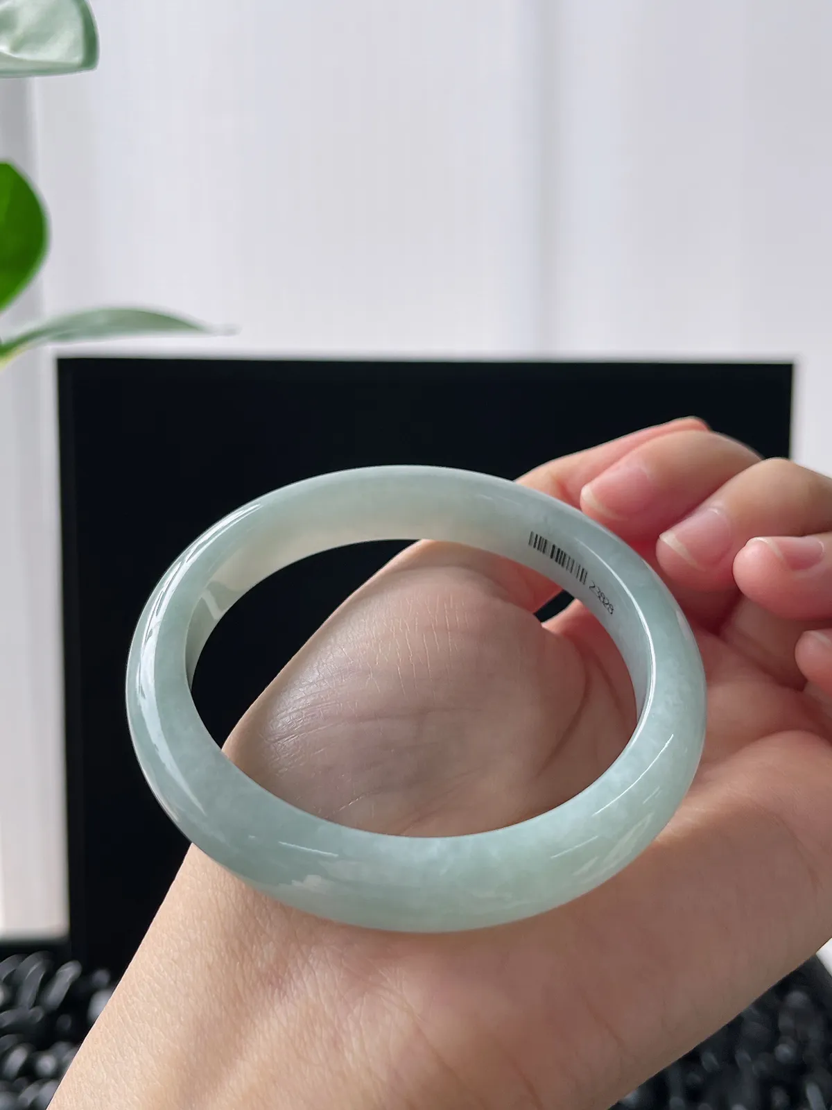 正圈55.2圈口，翡翠糯化种淡绿色手镯