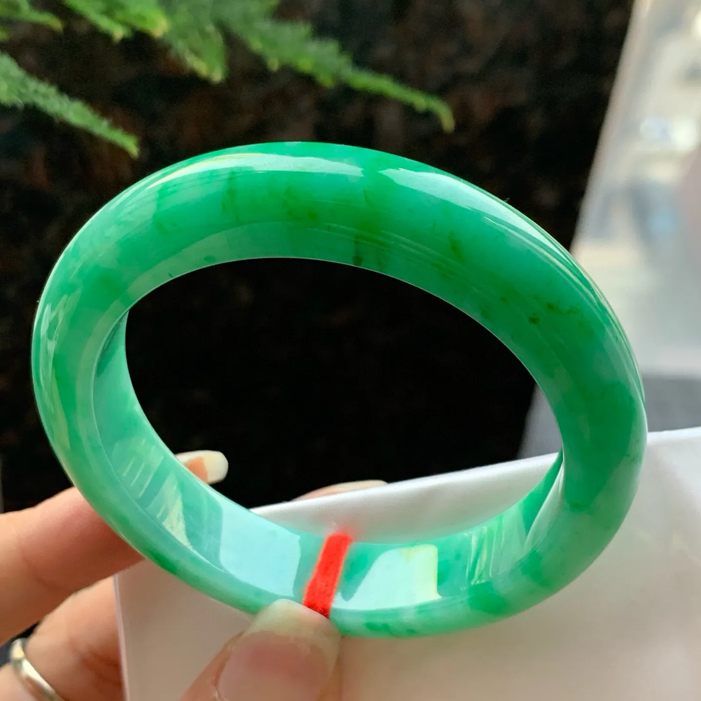 正圈满绿 无瑕 尺寸:52.2/12.4/8.7 满色