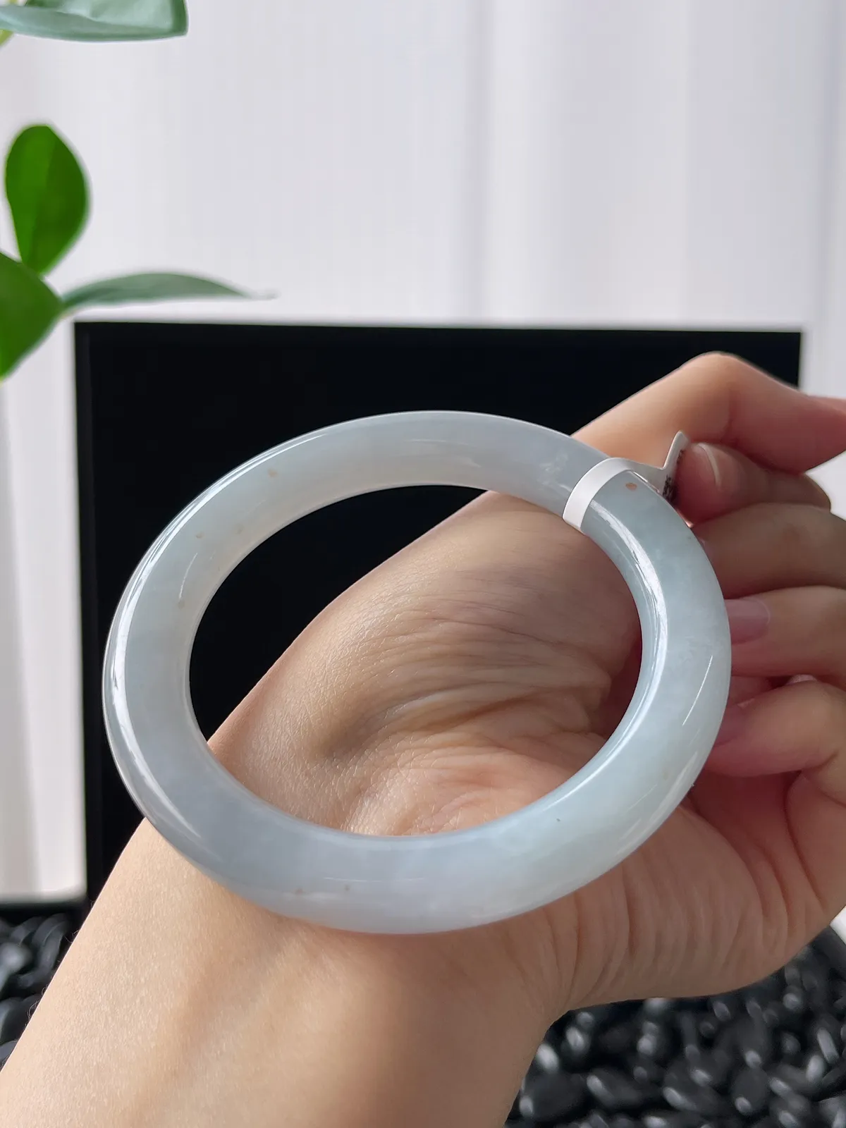 圆镯55.8圈口，翡翠手镯