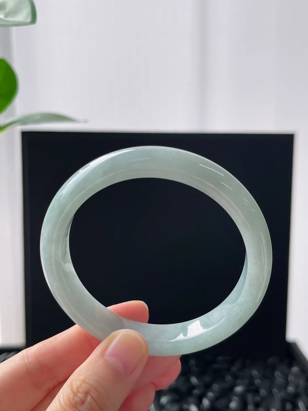 正圈55.2圈口，翡翠糯化种淡绿色手镯