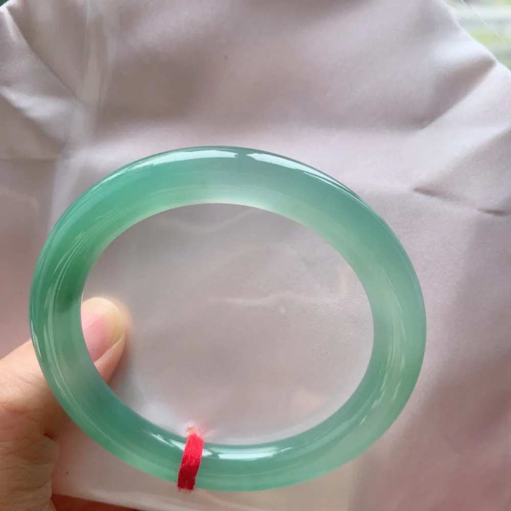 圆条冰玻绿 无瑕 尺寸:52.1/8.6 种色俱佳