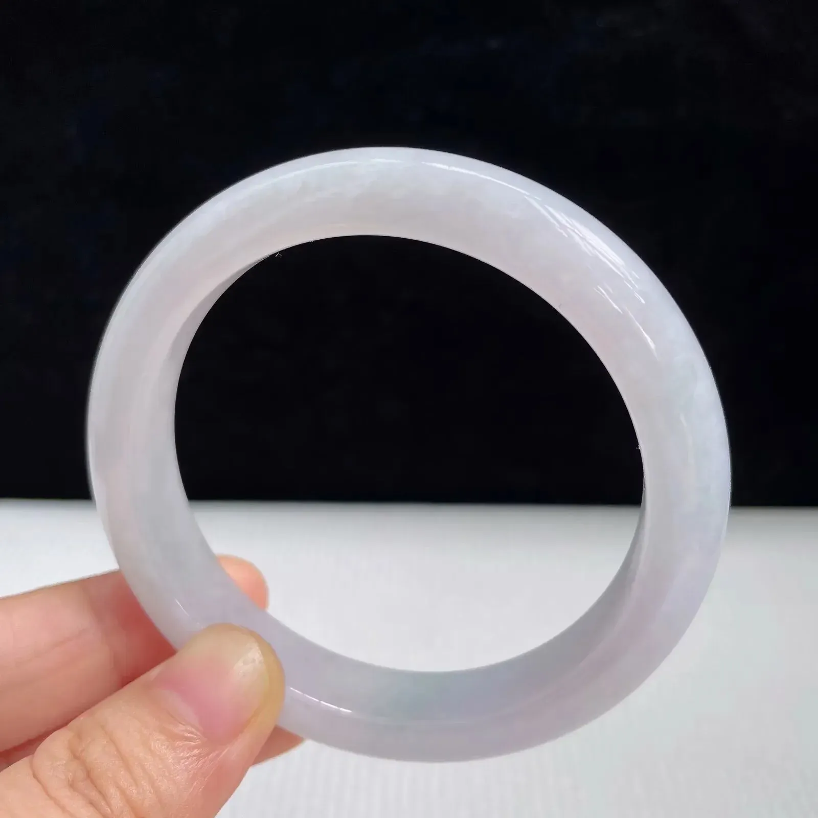 自然光拍摄天然翡翠A货淡紫好种水54mm手镯 47.27克