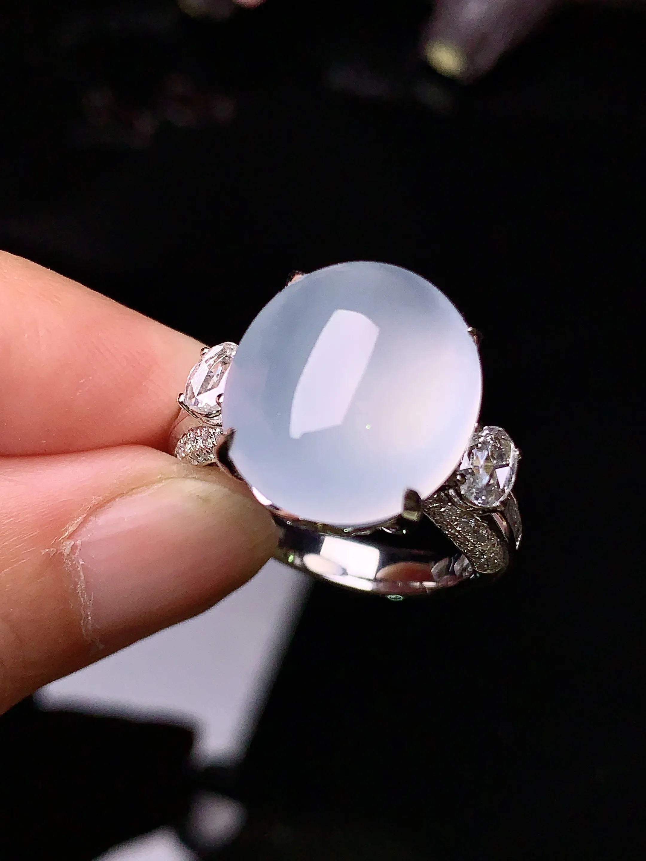 18k金钻镶嵌冰种蛋面戒指 玉质细腻 色泽艳丽 水润亮眼  圈15 整体尺寸15.7*13.3*6.5