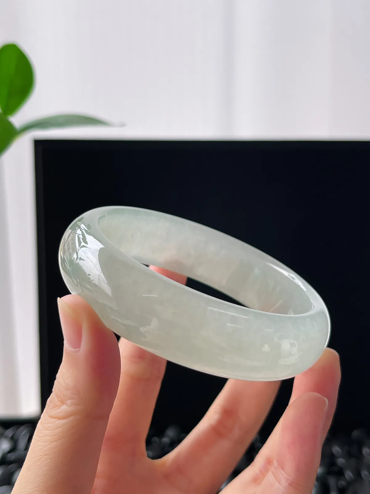 正圈59.4圈口，宽版翡翠冰种白色手镯