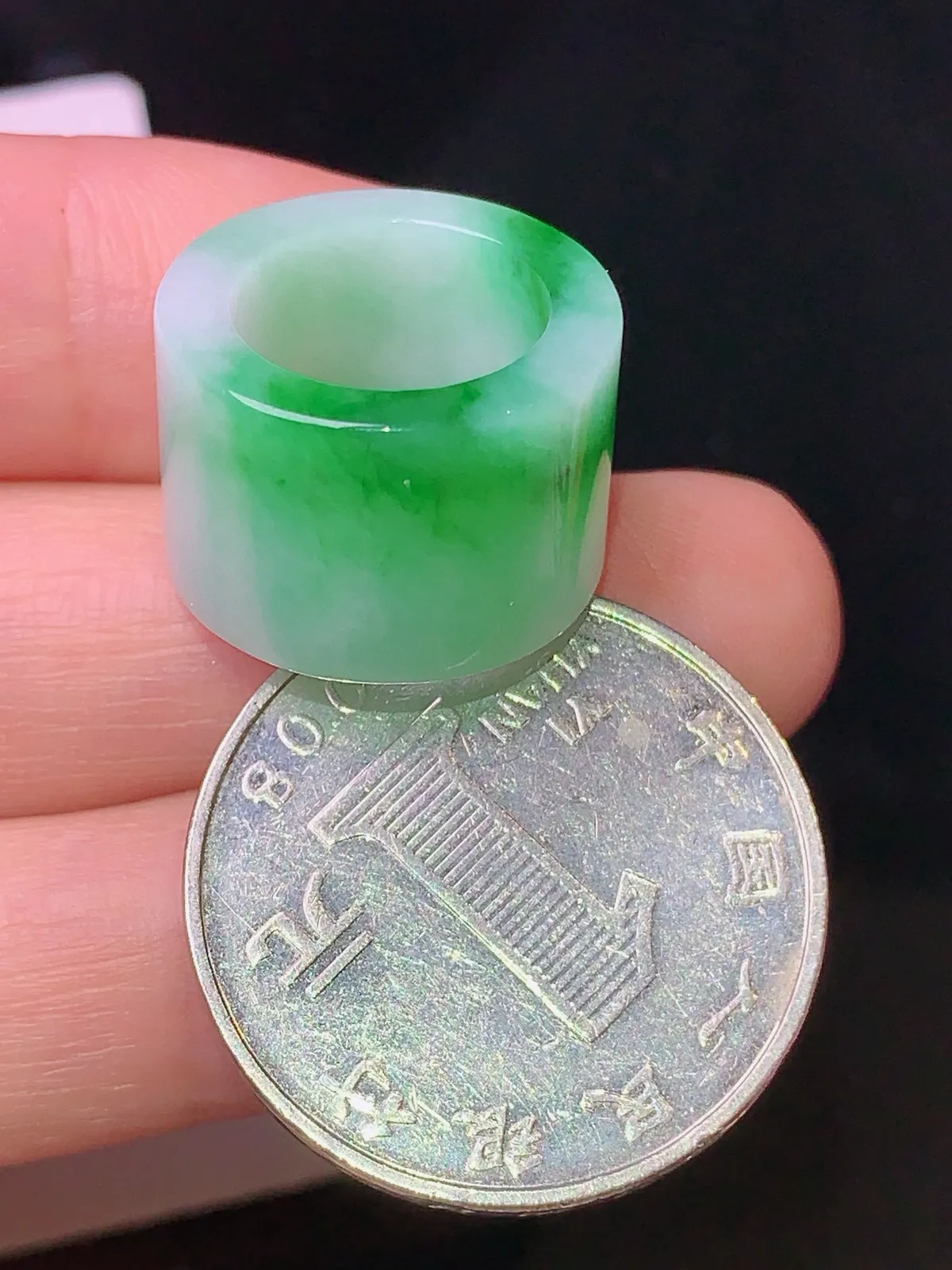 #专拍链接，飘绿路路通吊坠 玉质细腻 色泽清新艳丽 整体尺寸18*18*12