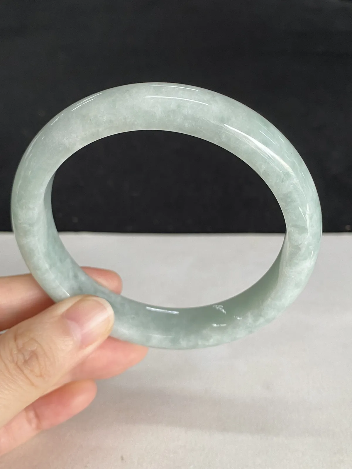 正圈60.4圈口，翡翠豆种白色手镯