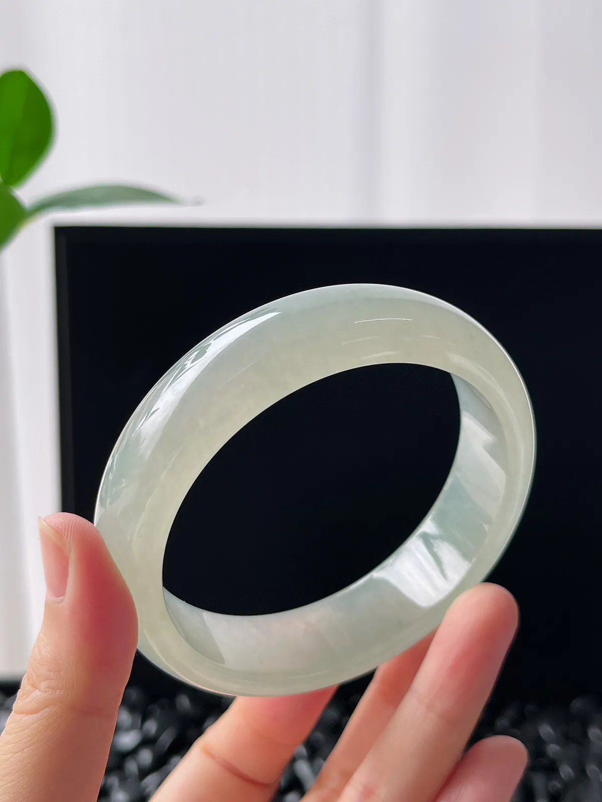 正圈59.4圈口，宽版翡翠冰种白色手镯