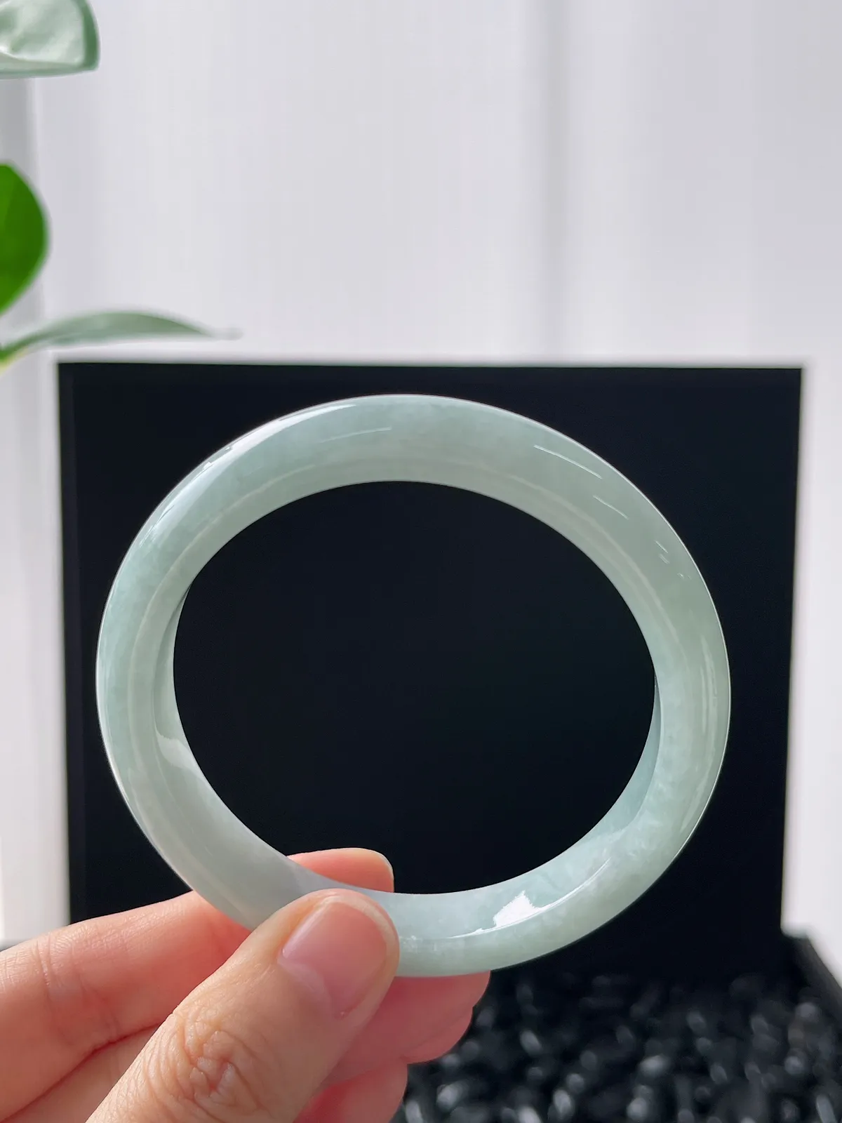 正圈55.2圈口，翡翠糯化种淡绿色手镯