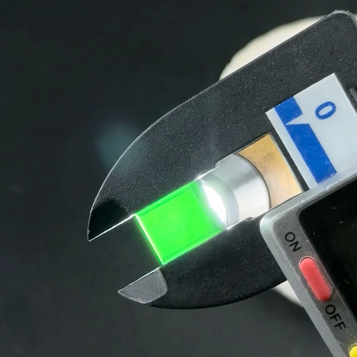 墨翠方形耳钉裸石 种好色正 黑度极好 打灯通透 油性十足