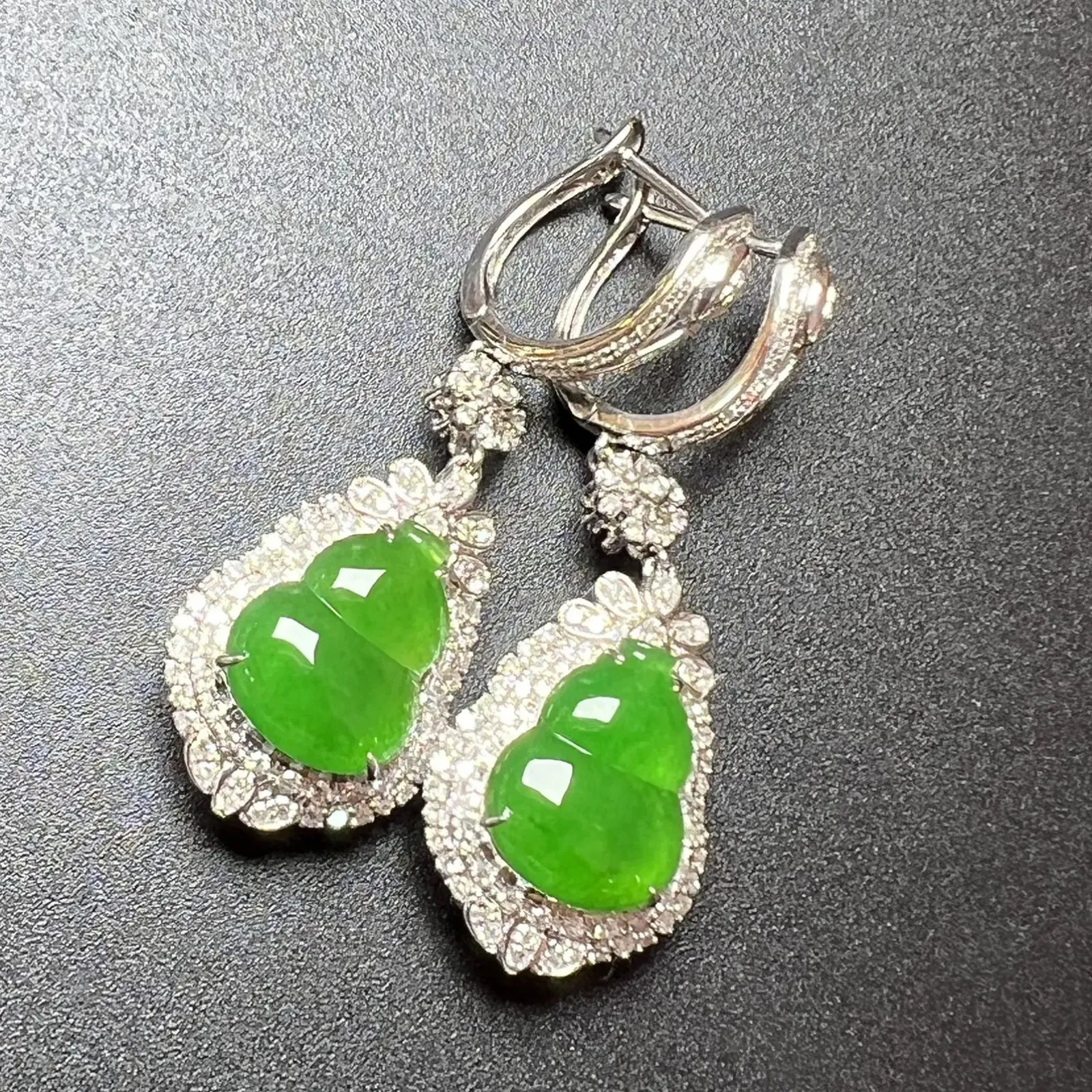 满色葫芦耳坠整体尺寸41.3*14.5*9.3 /裸石尺寸12.7*9.8*2.8