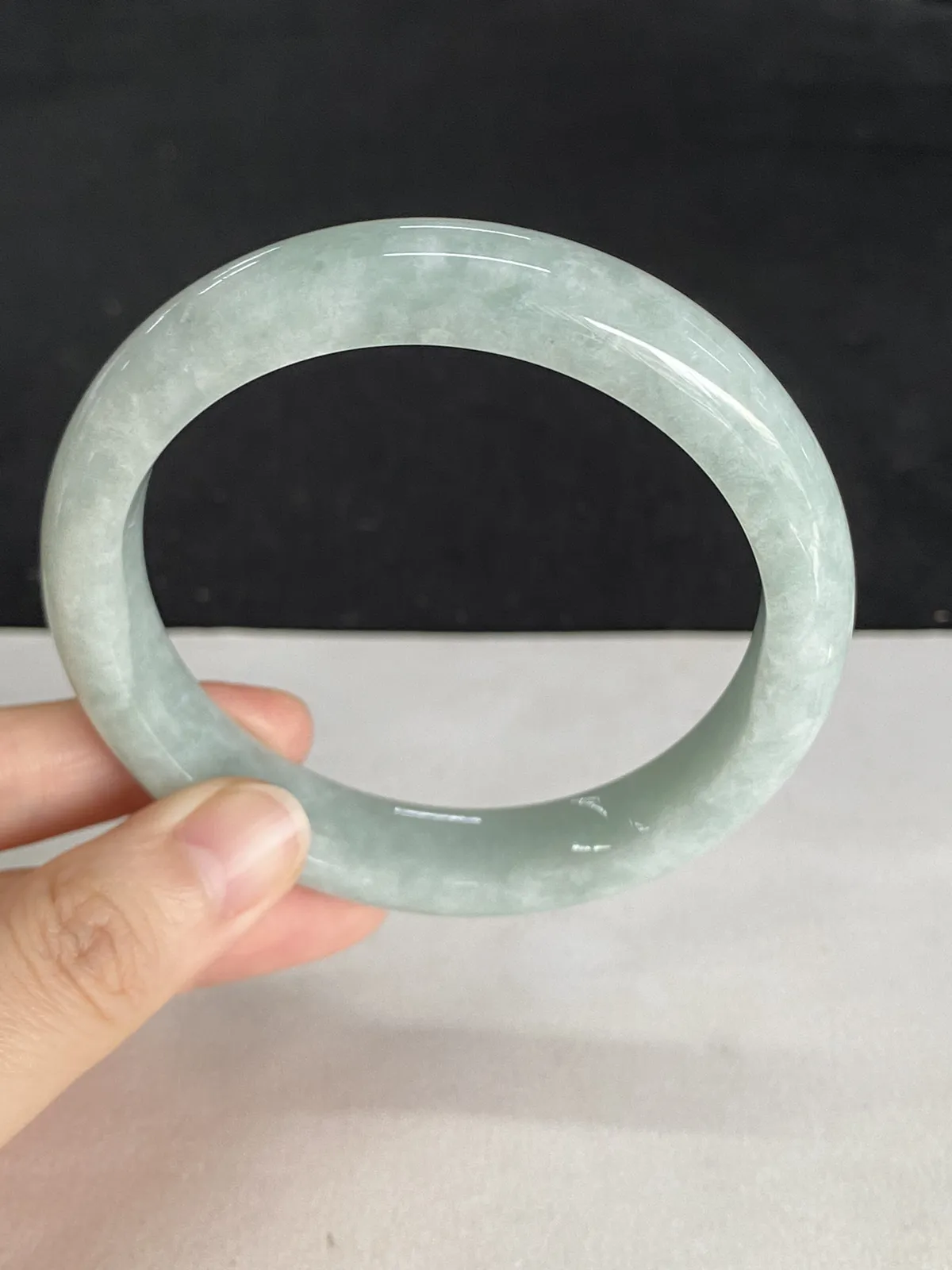 正圈60.4圈口，翡翠豆种白色手镯