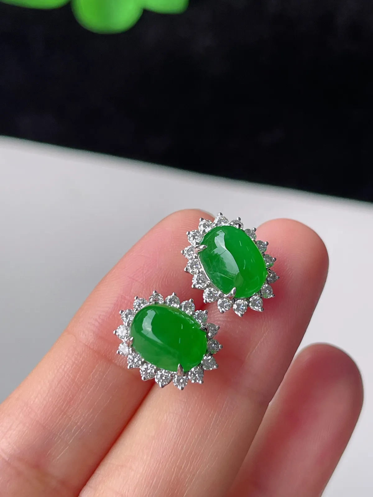 翡翠耳钉，印记：Au750,伴钻石