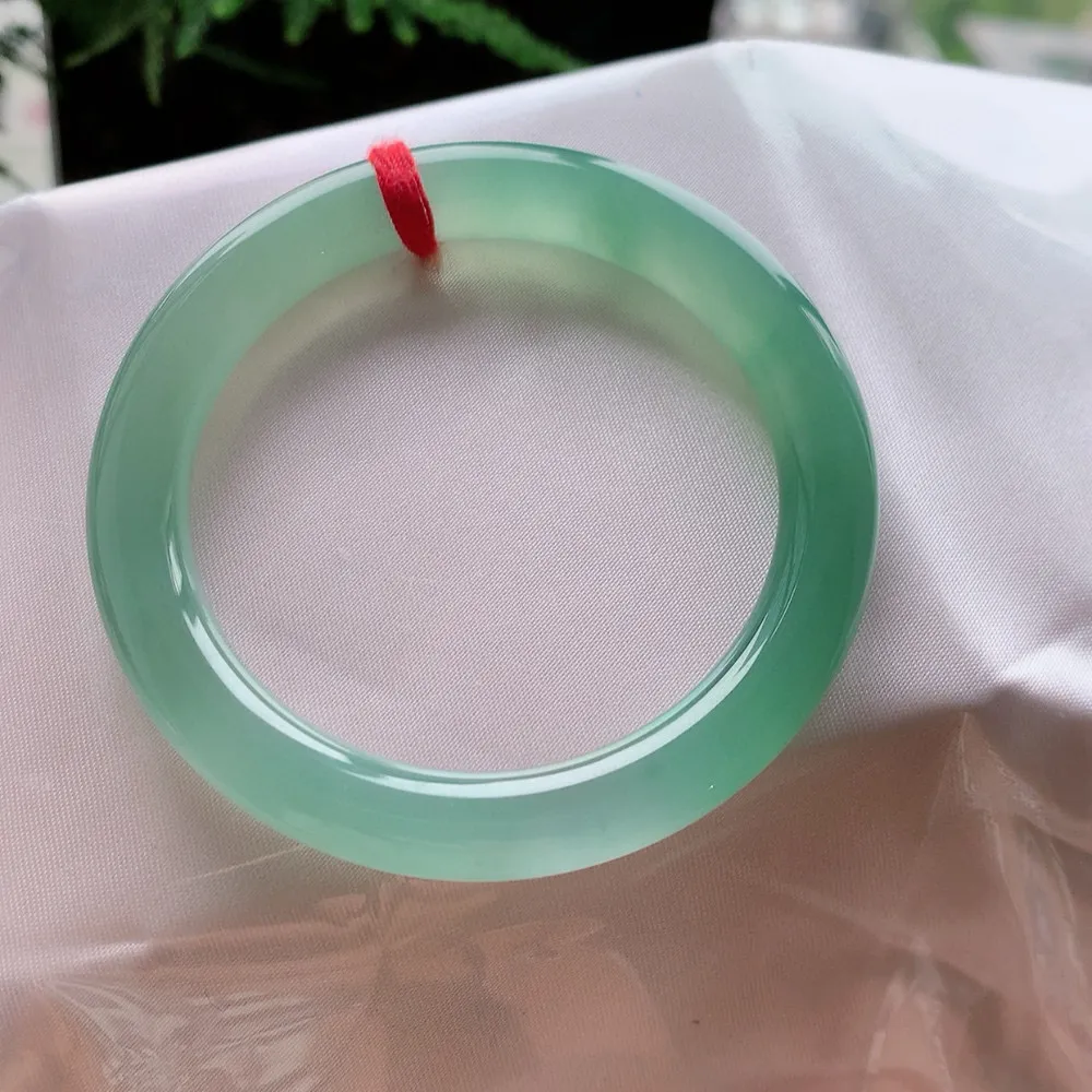 圆条冰玻绿 无瑕 尺寸:52.1/8.6 种色俱佳