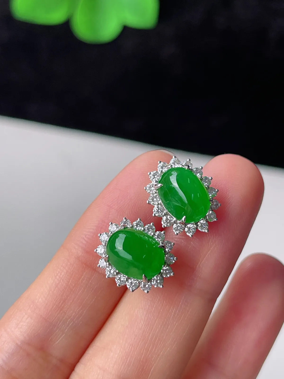 翡翠耳钉，印记：Au750,伴钻石