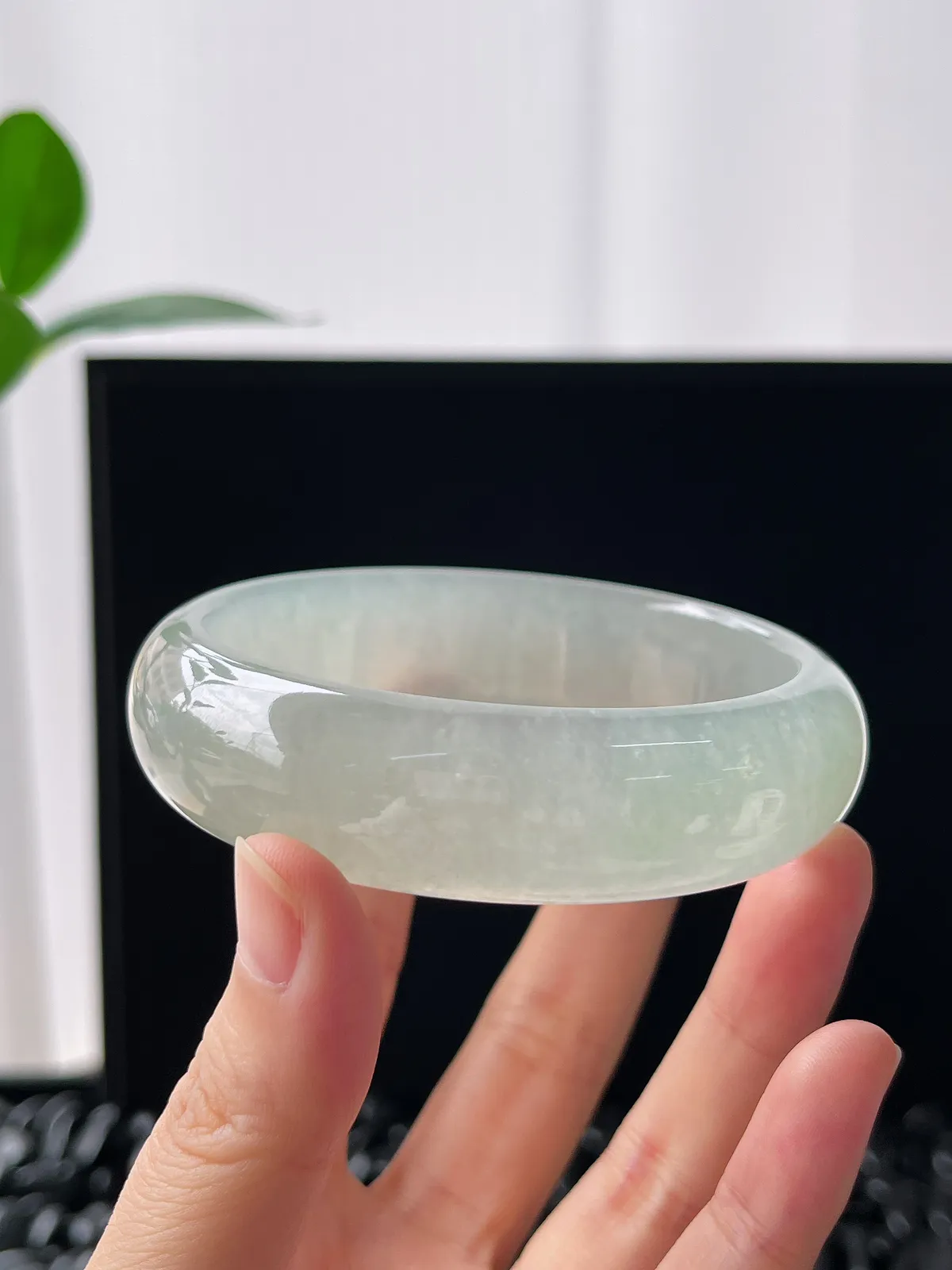 正圈59.4圈口，宽版翡翠冰种白色手镯