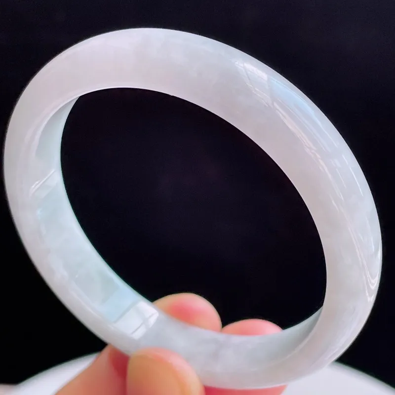 55.6圈有种有色天然翡翠A货玉手镯好种水浅绿水润手镯 44.07g