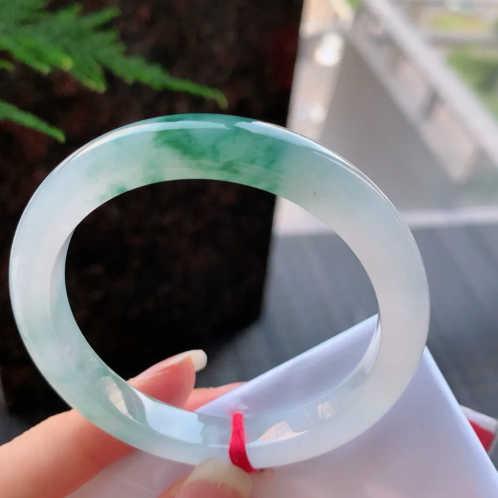 正圈高冰飘花 无瑕 尺寸:51.8/8.7/7.8 花美 种水好