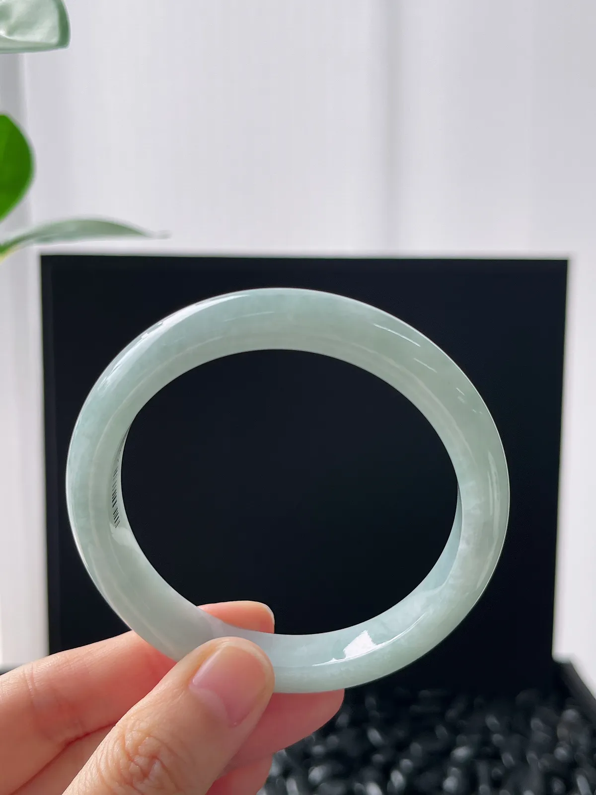 正圈55.2圈口，翡翠糯化种淡绿色手镯