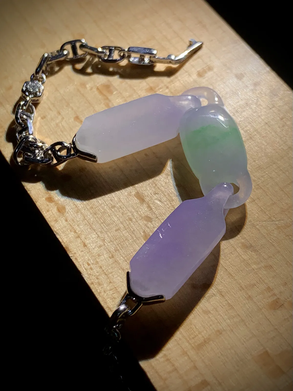 手链，裸石整体尺寸约60-9.6-5.2mm，
18K金，南非钻，总长约160mm